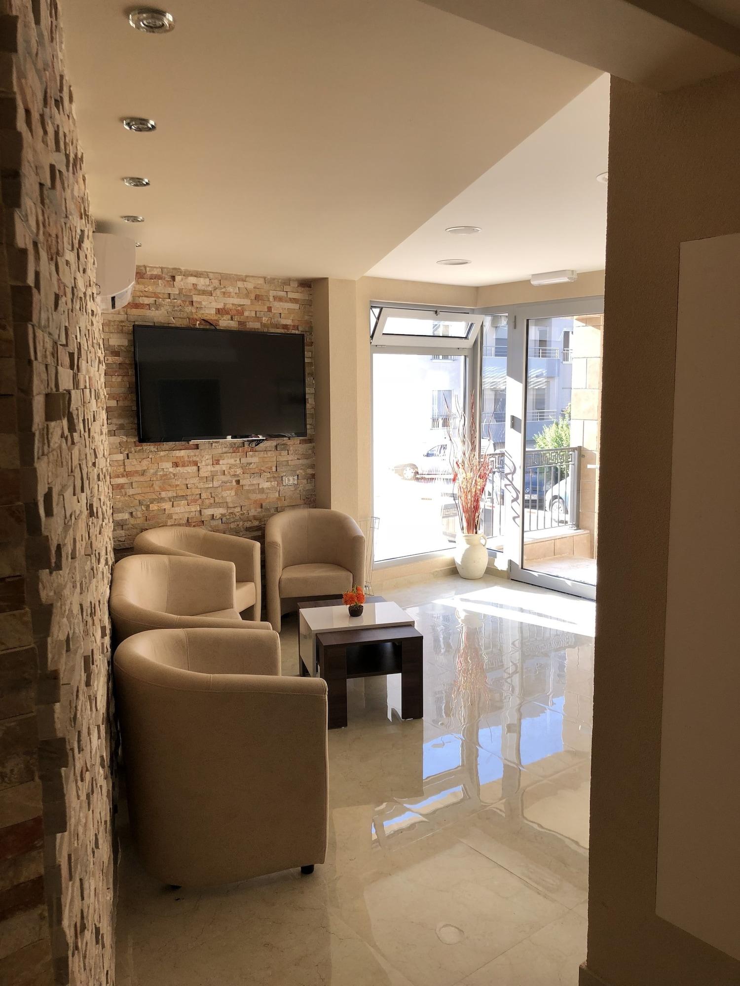 Bar/Salón Almare apartments  Budva