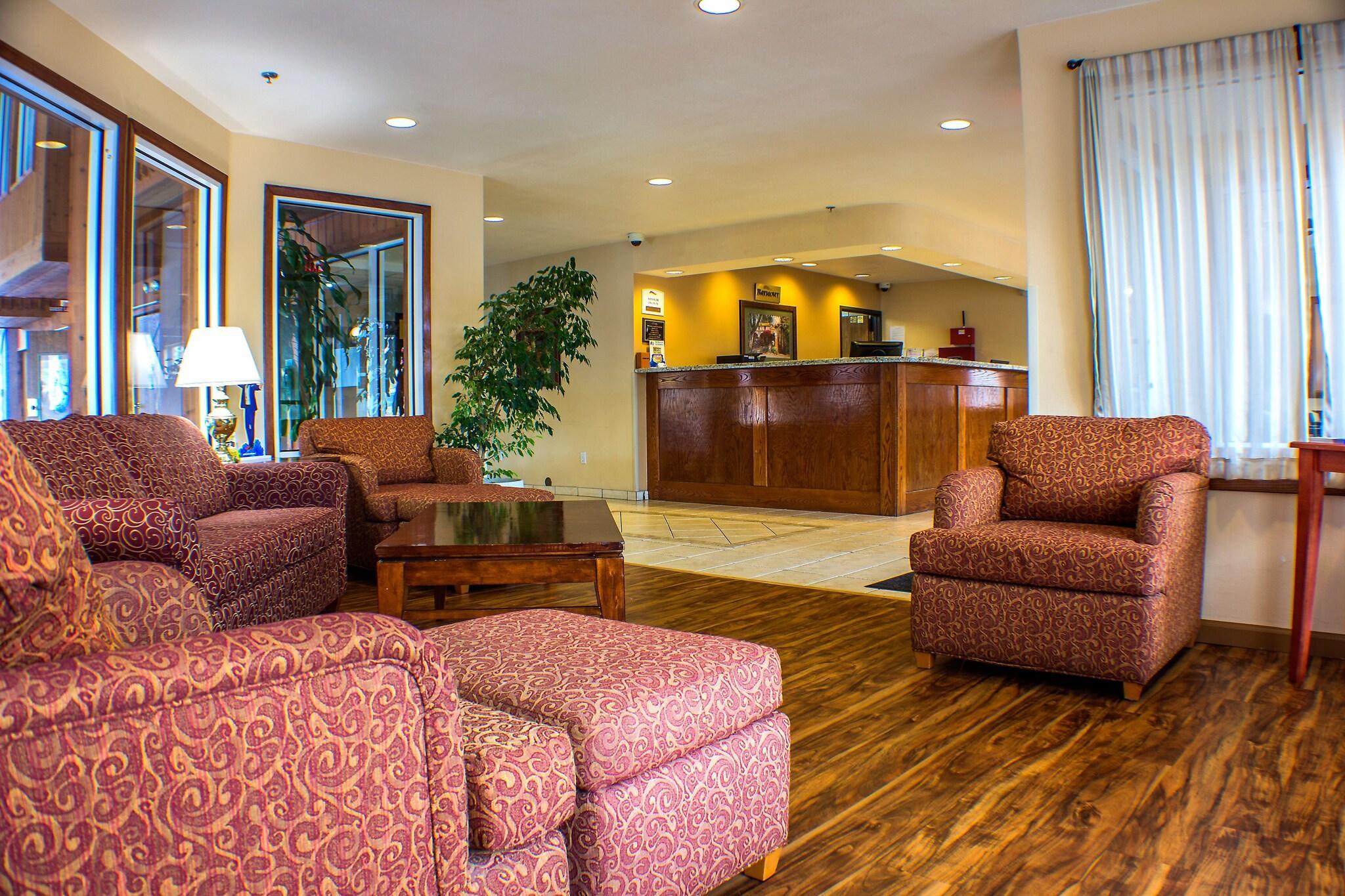 Vista Lobby Baymont by Wyndham Yreka