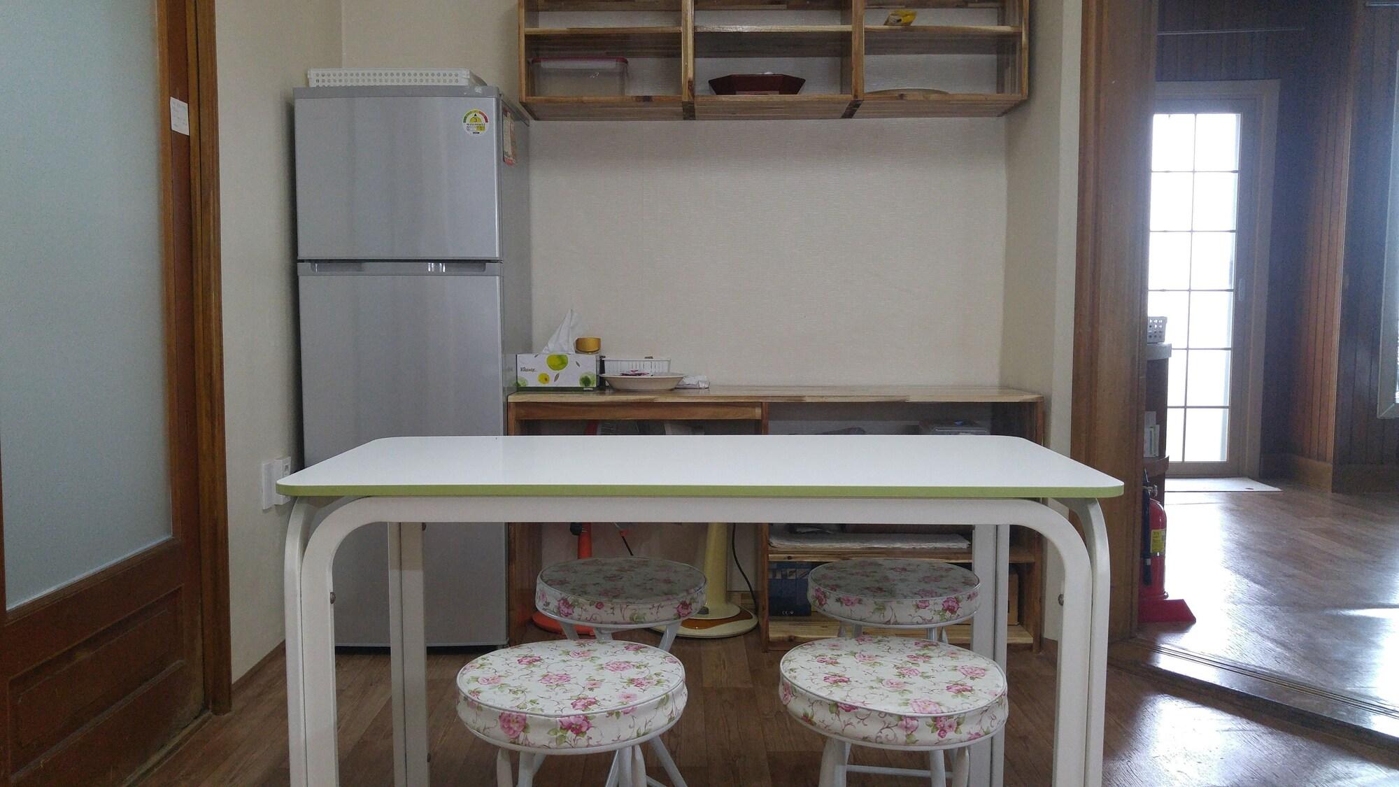 Restaurant Masan - Guest House Rhizome - Hostel