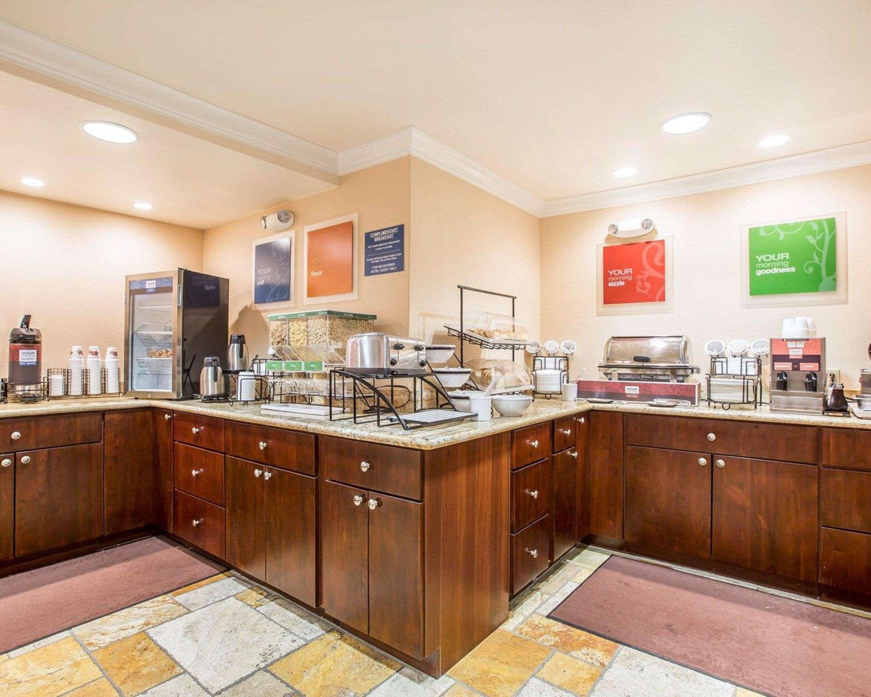 Restaurant Comfort Inn & Suites of Salinas