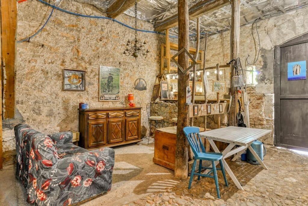 Bar/Salón La Calade