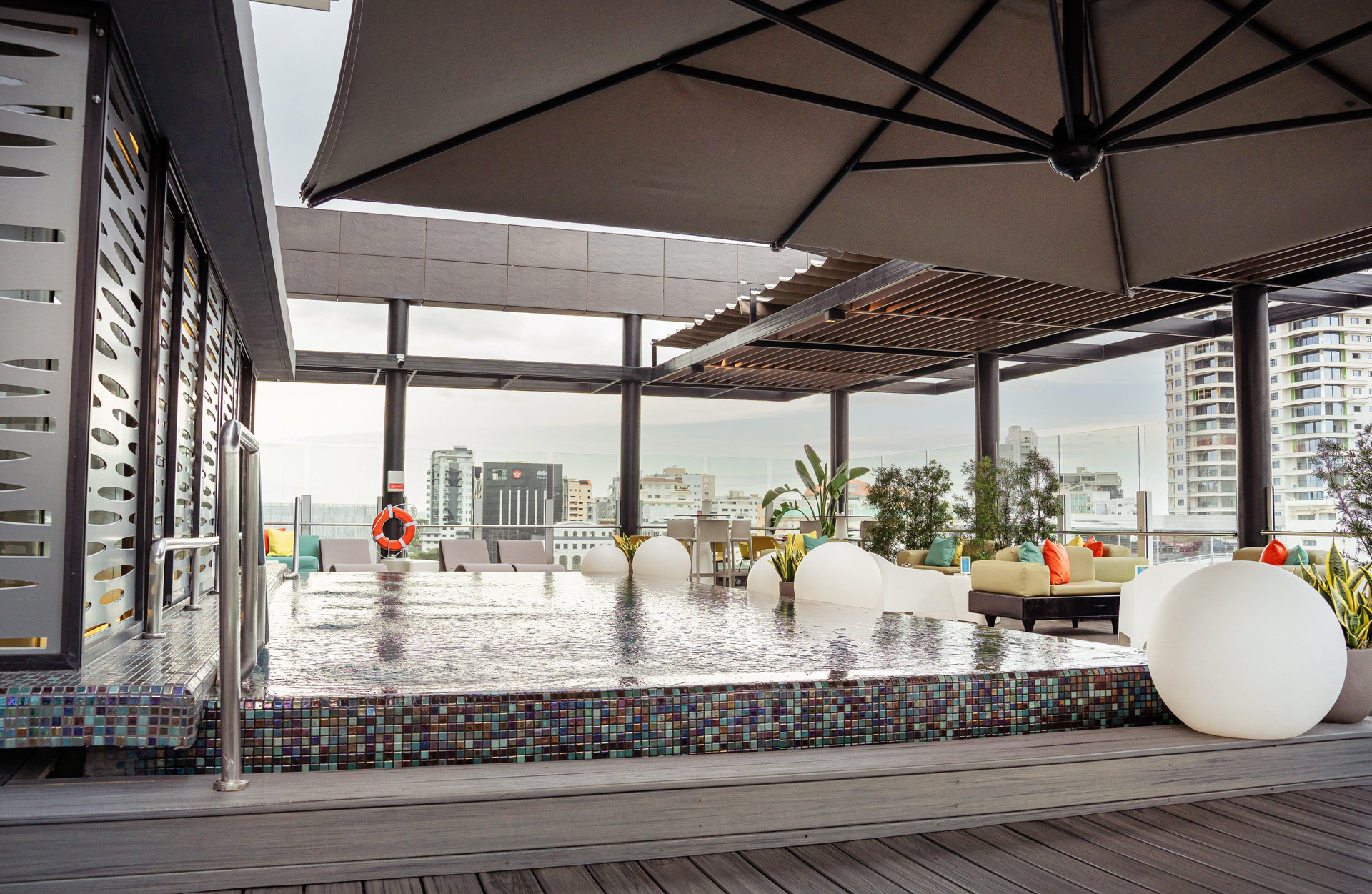 Vista Piscina Holiday Inn Santo Domingo by IHG