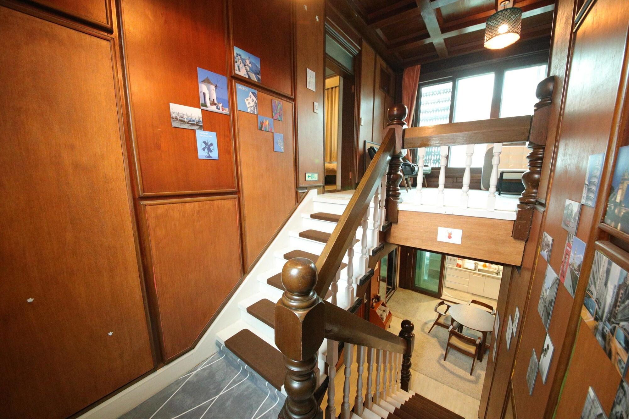 Varios Stitches House - Hostel