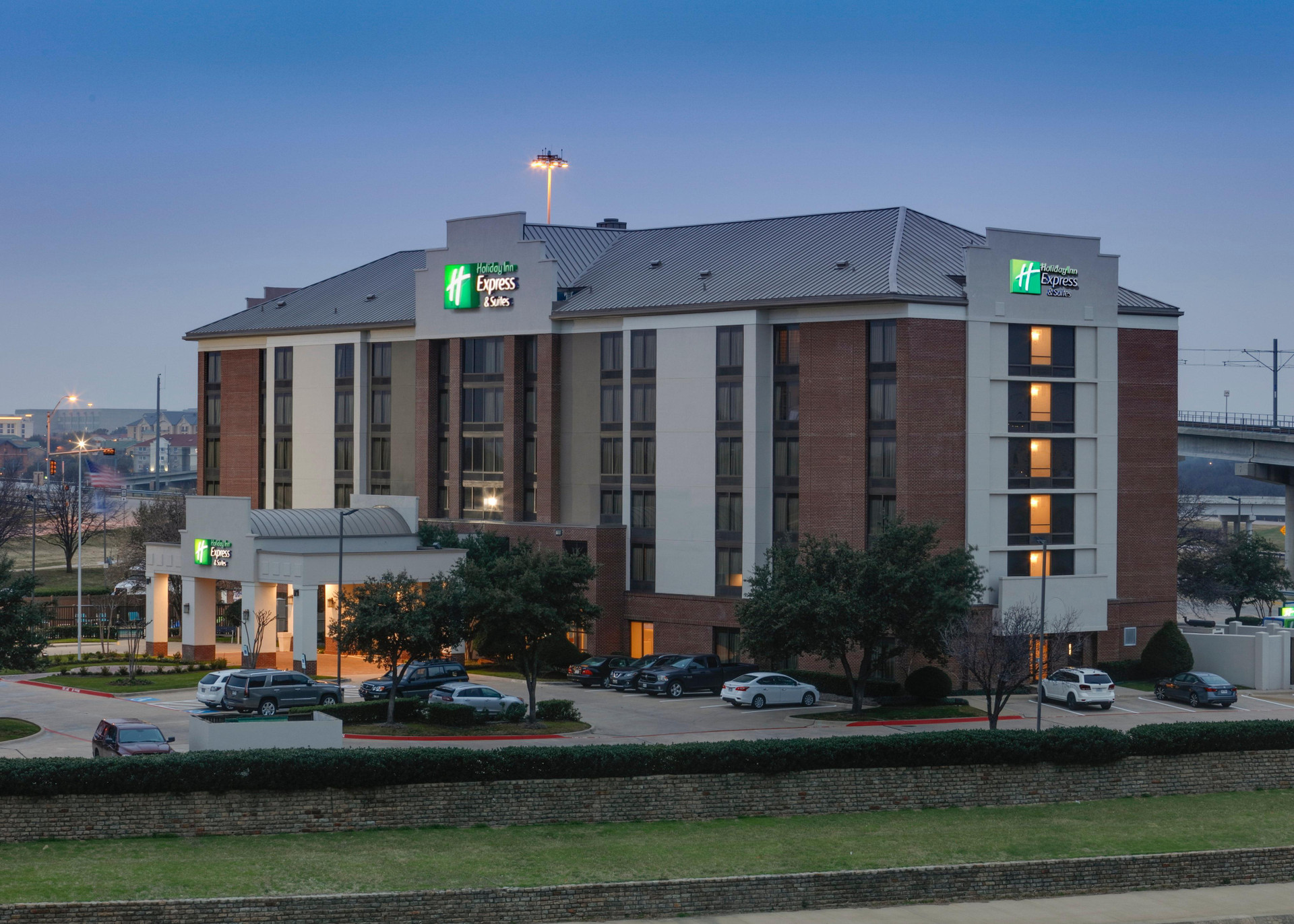 Vista Exterior Holiday Inn Express & Suites Irving Conv Ctr - Las Colinas by IHG