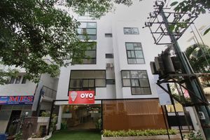 Alojamiento - Capital O 5379 The Roy Grand Inns