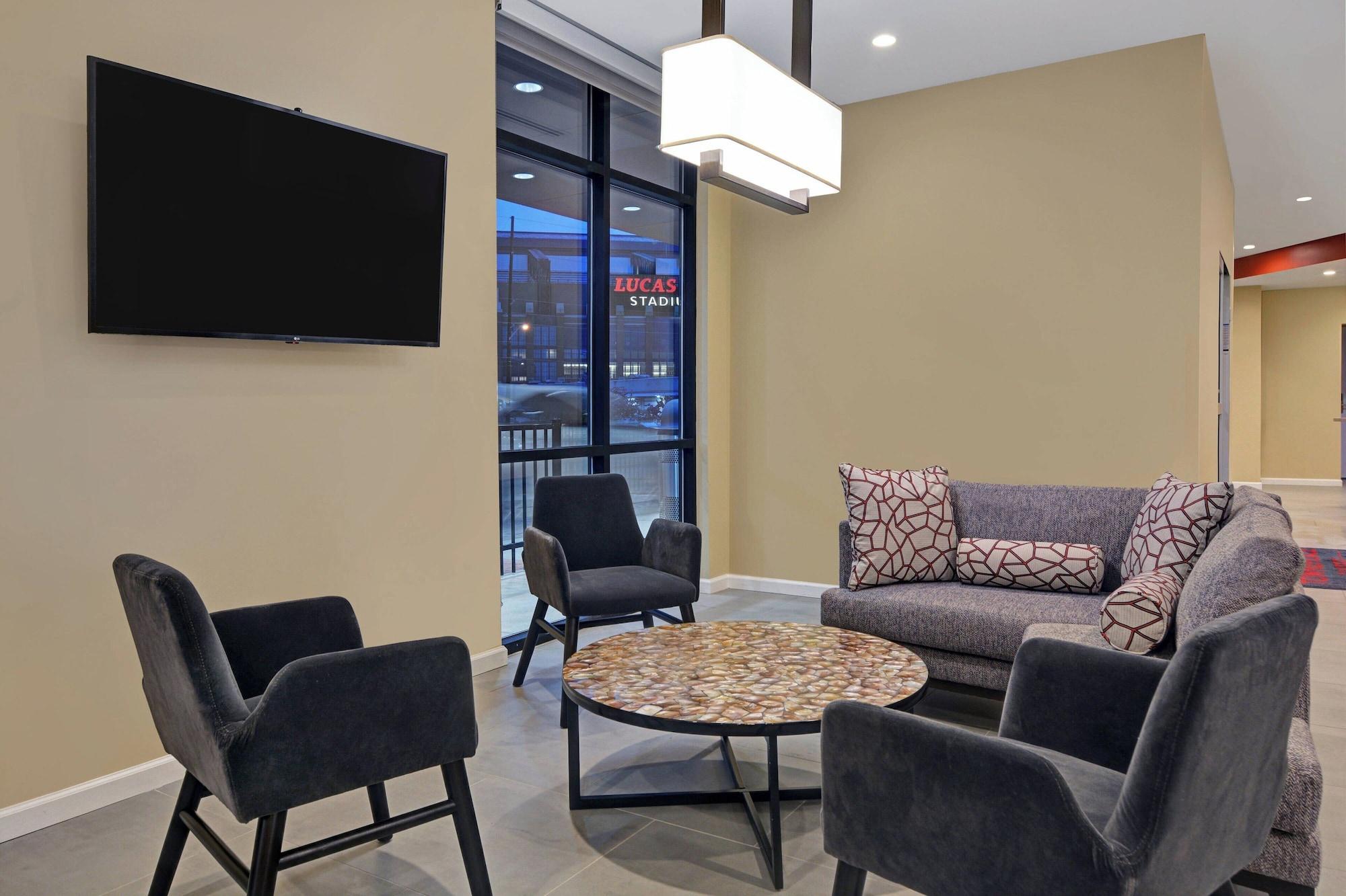 Vista Lobby TownePlace Suites by Marriott Indianapolis Downtown