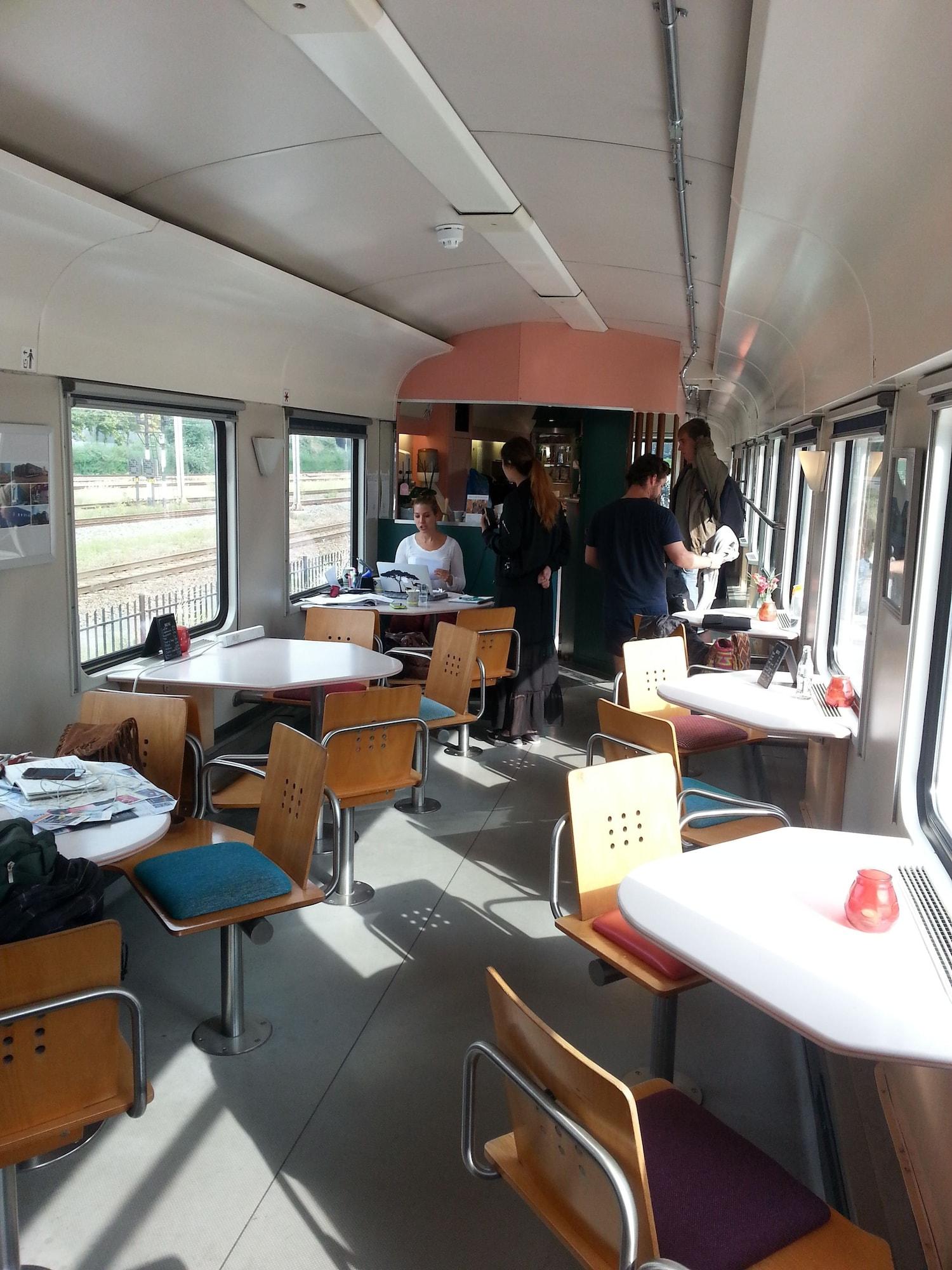 Restaurant Train Lodge Amsterdam - Hostel