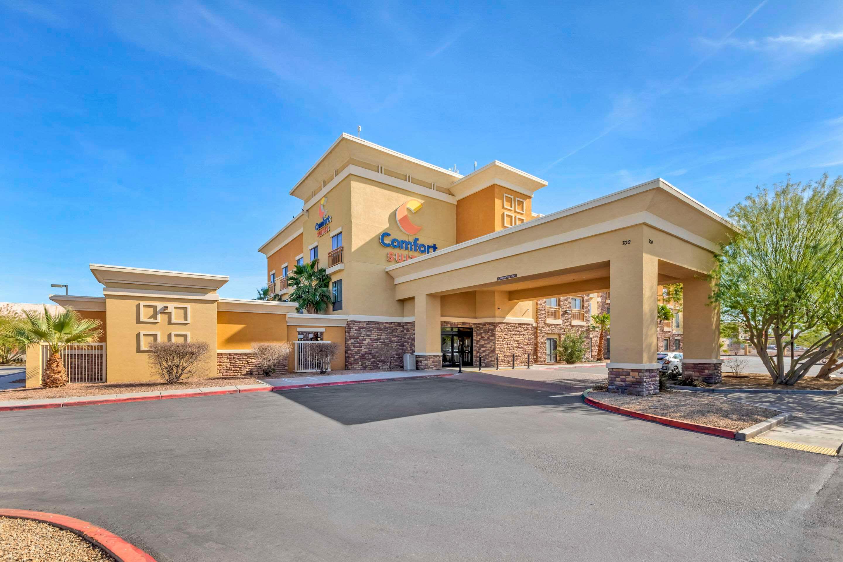 Vista Exterior Comfort Suites Blythe
