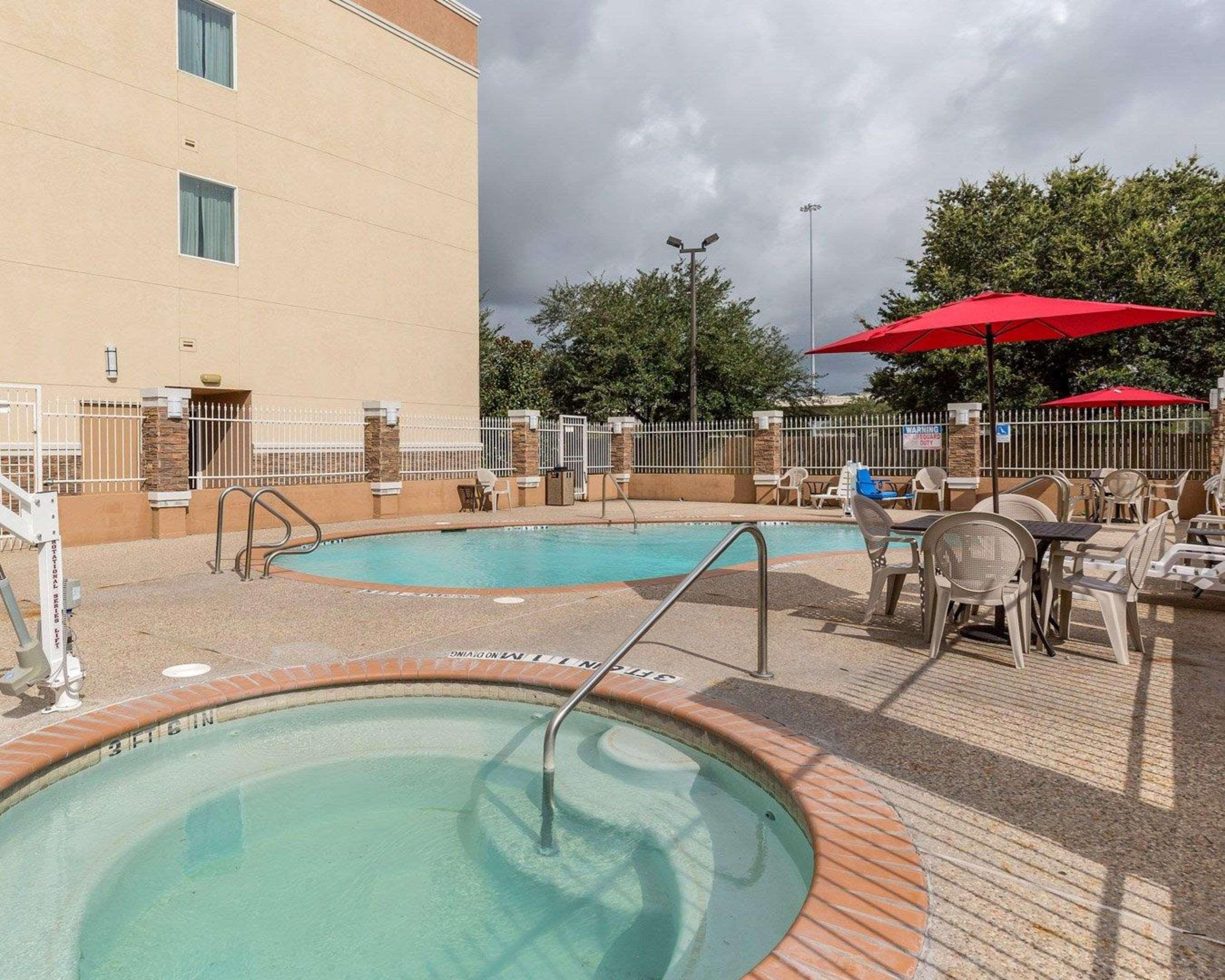 Vista Piscina Comfort Suites at Katy Mills