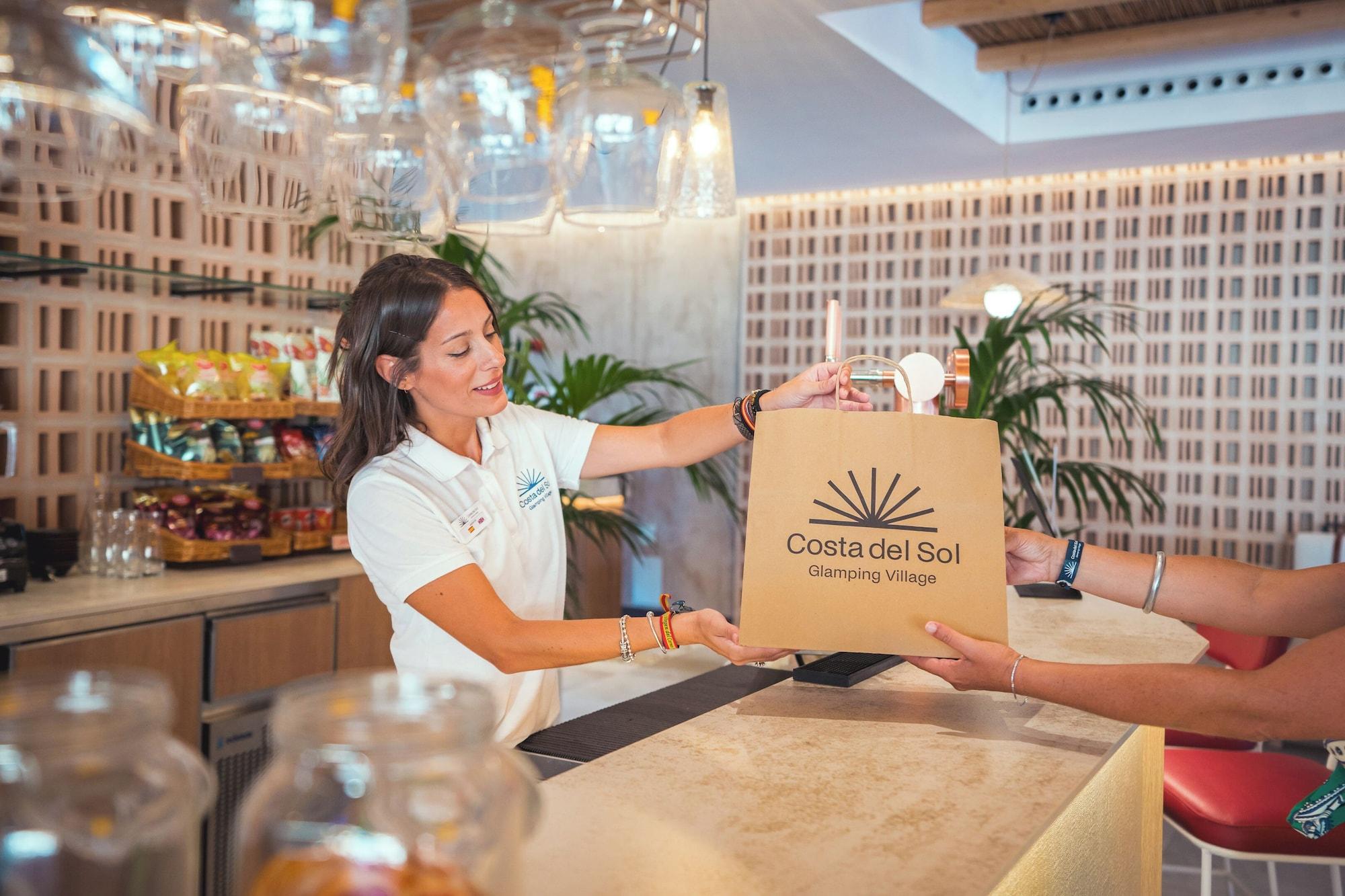Restaurant Costa del Sol Glamping Village Fuengirola