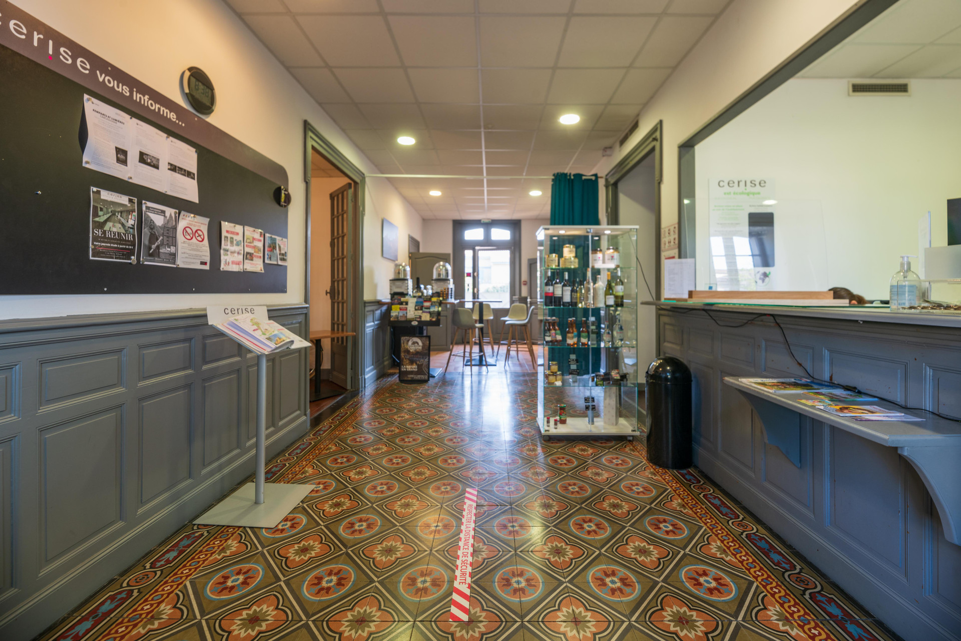Vista Lobby Cerise Carcassonne Sud