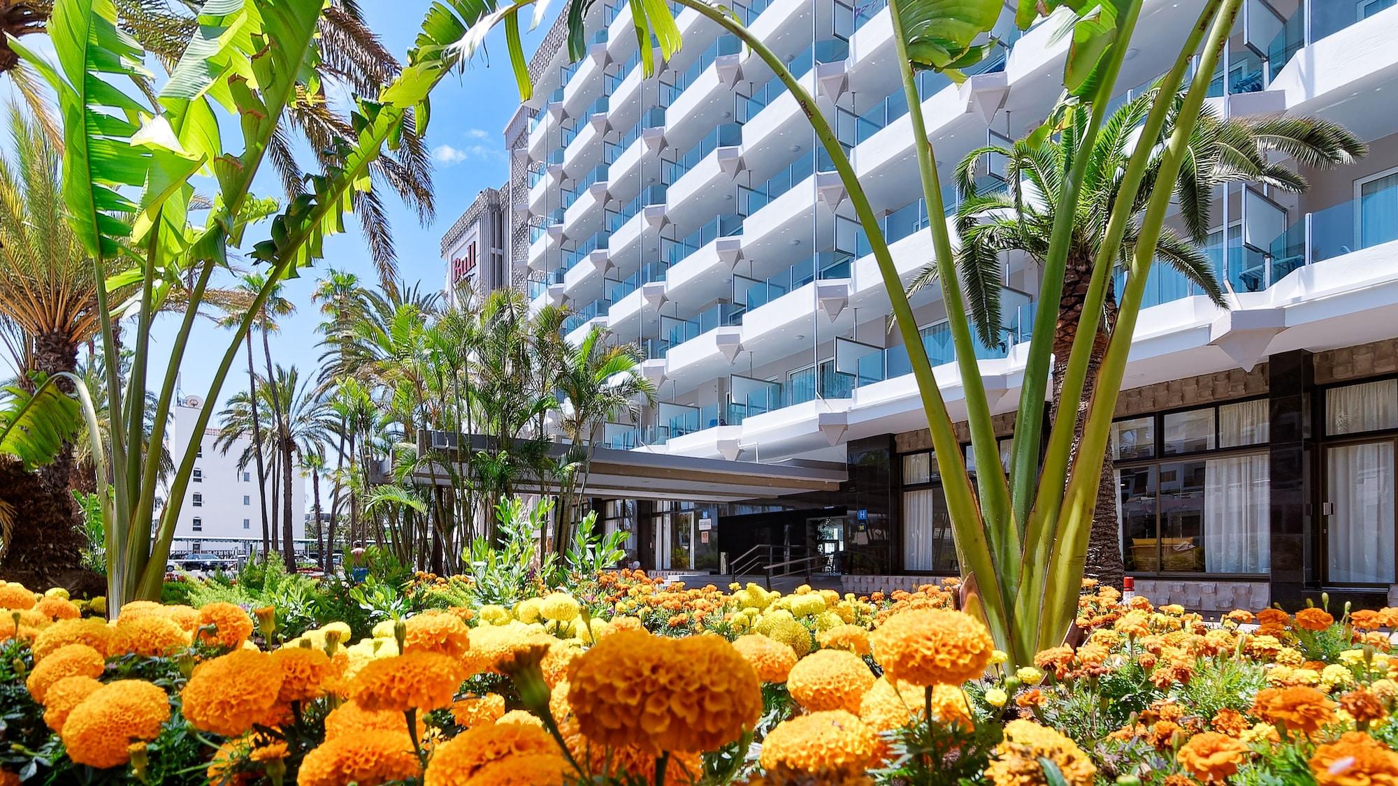 Vista Exterior Bull Escorial & Spa