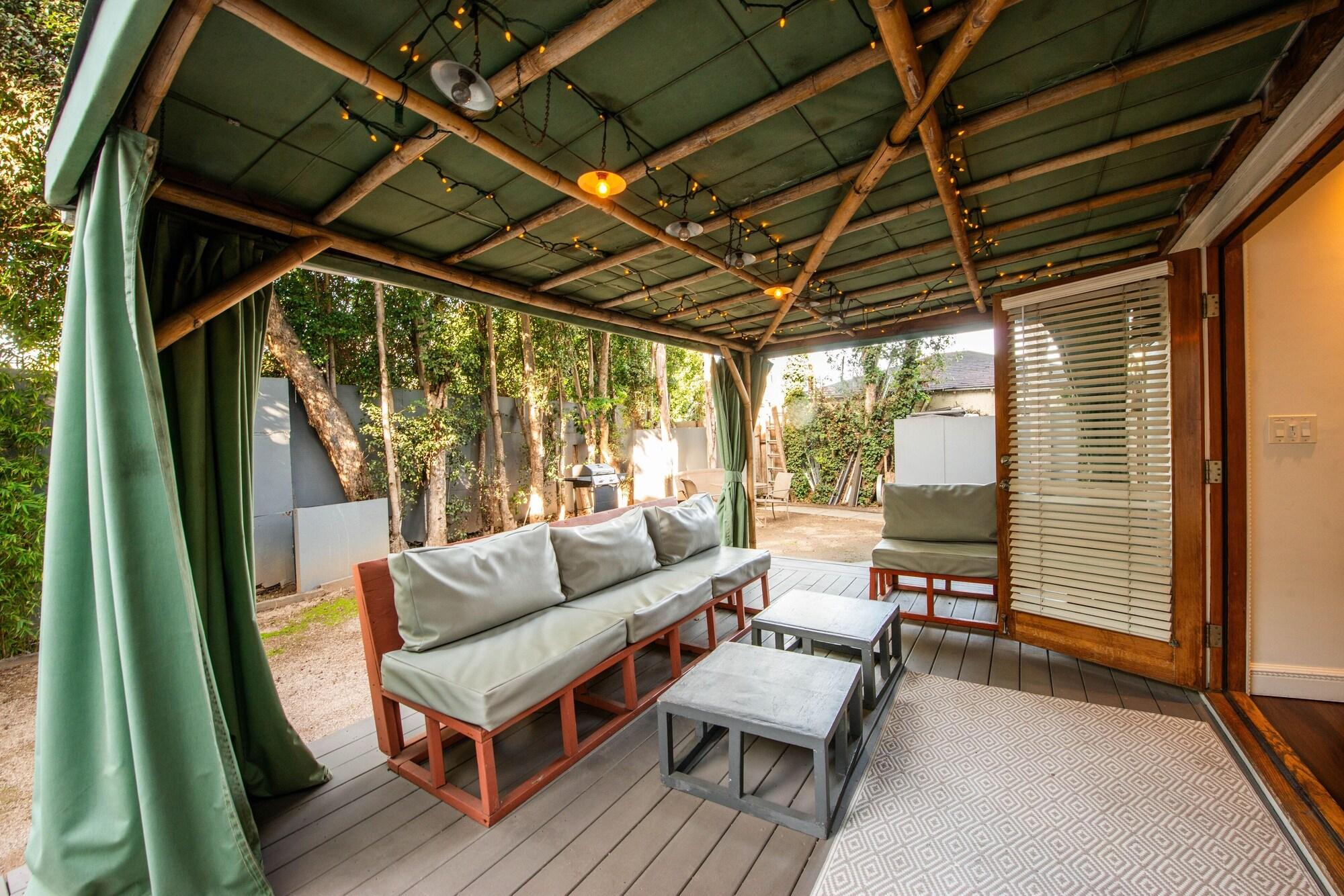 Comodidades del Alojamiento Venice Studio With Outdoor Cabana Studio Bedroom Apts by RedAwning