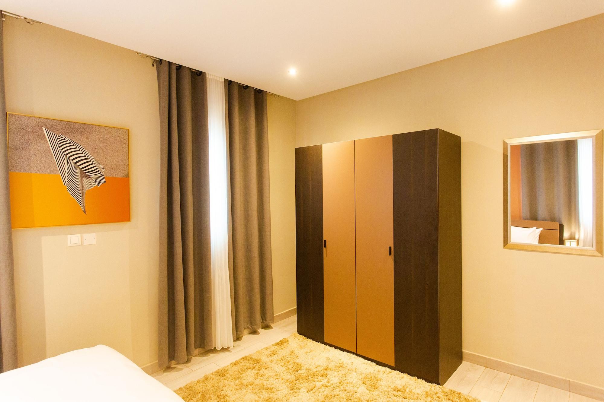 Set de Habitación Accra Luxury Apartments  at Achimota