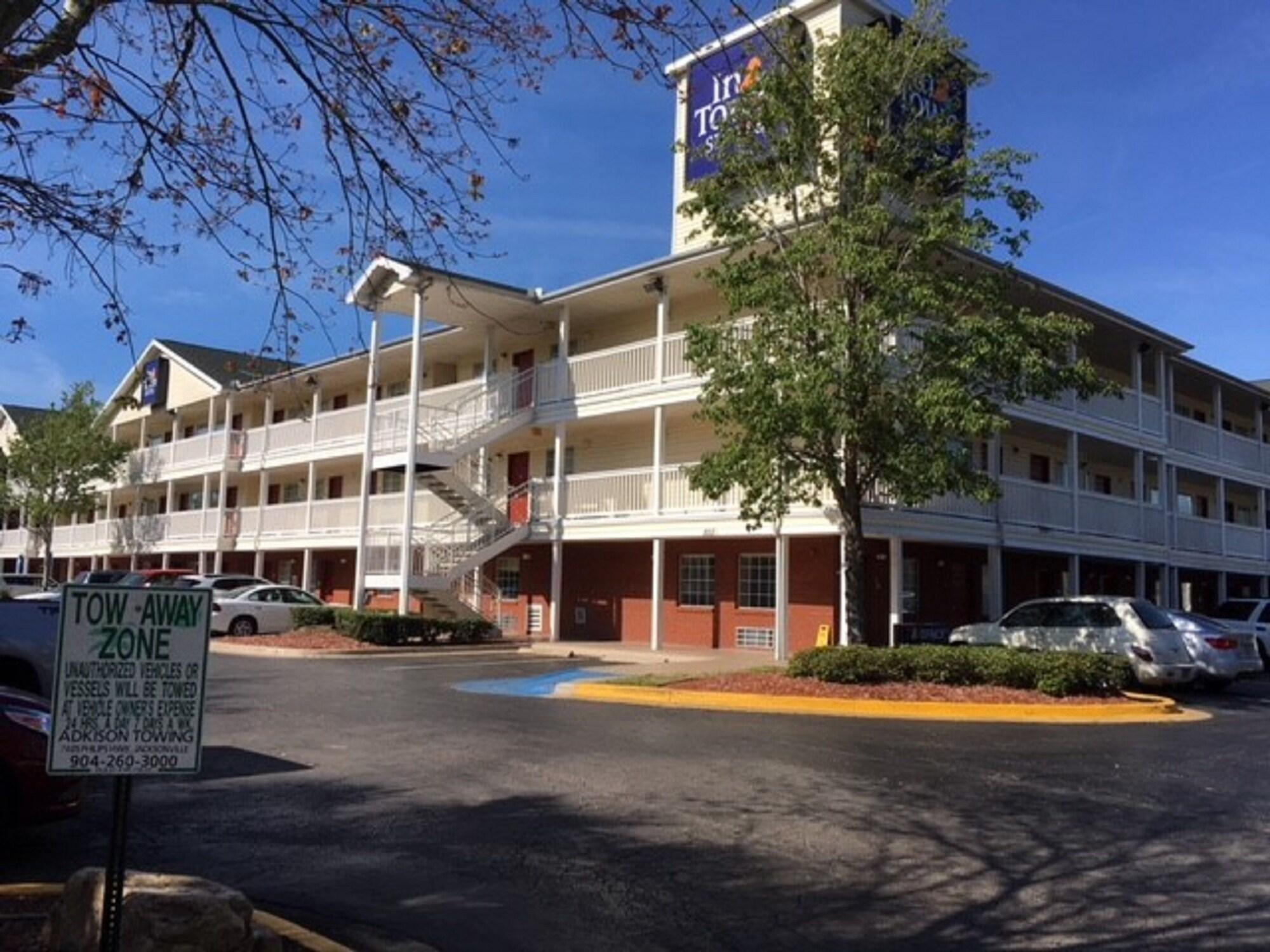 Vista Exterior InTown Suites Extended Stay Jacksonville FL – Baymeadows