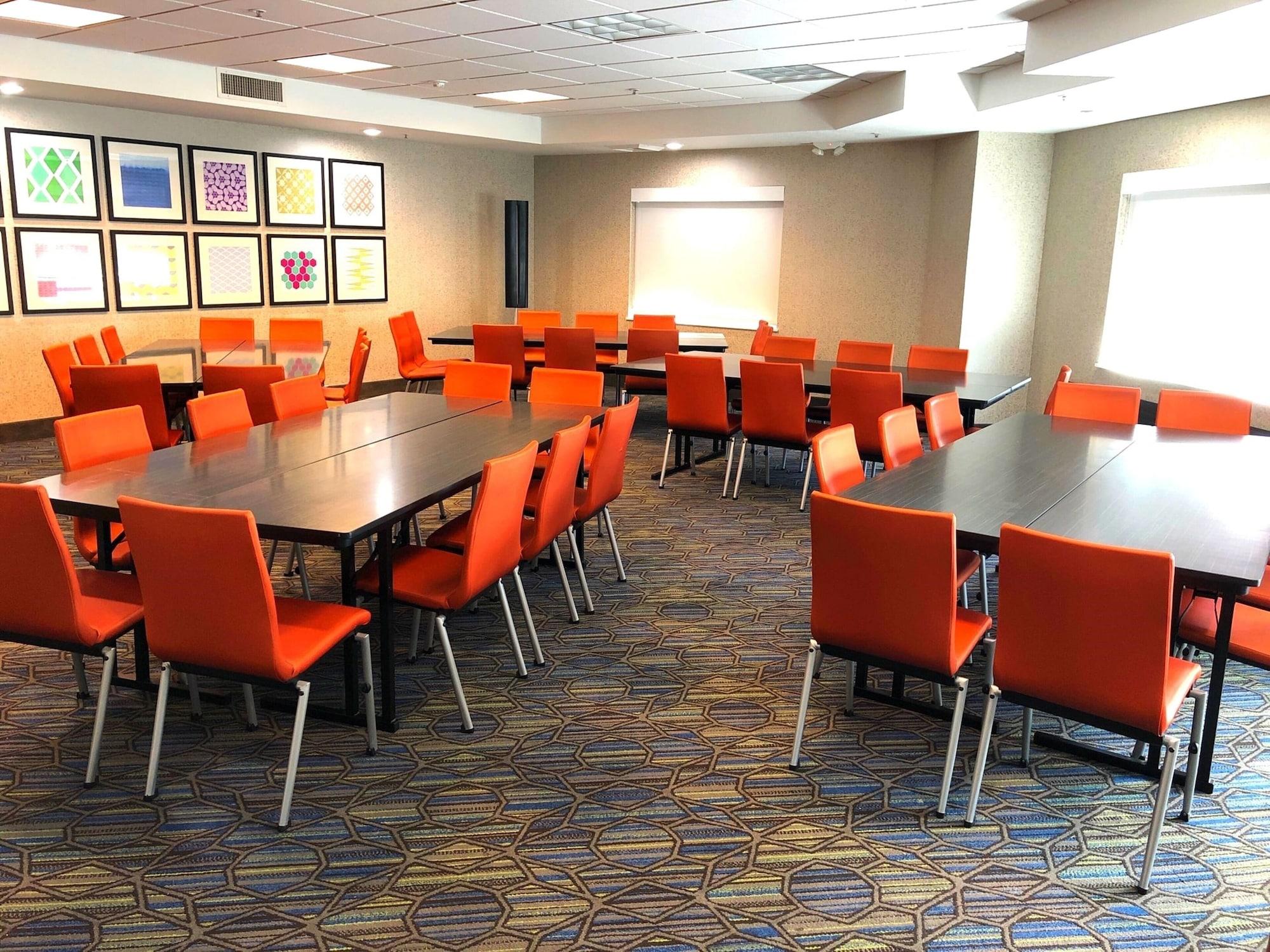 Sala de Reuniones Holiday Inn Express Hotel & Suites Marina - State Beach Area by IHG