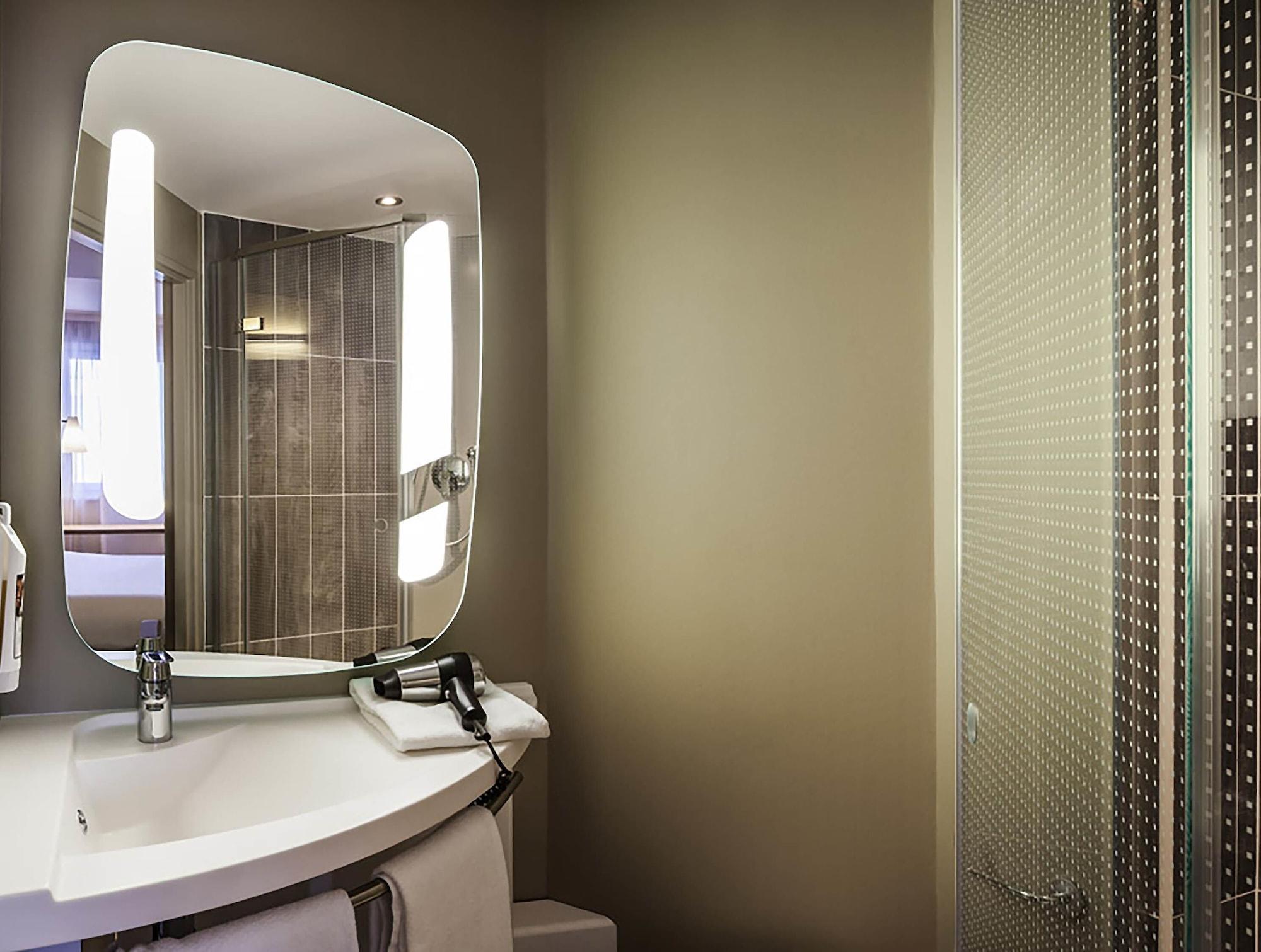 Habitación ibis Sens Hotel