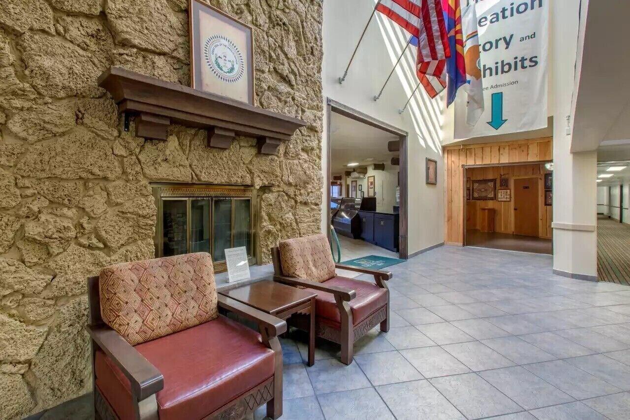 Vista Lobby Scenic View Inn - Lake Powell - Page AZ