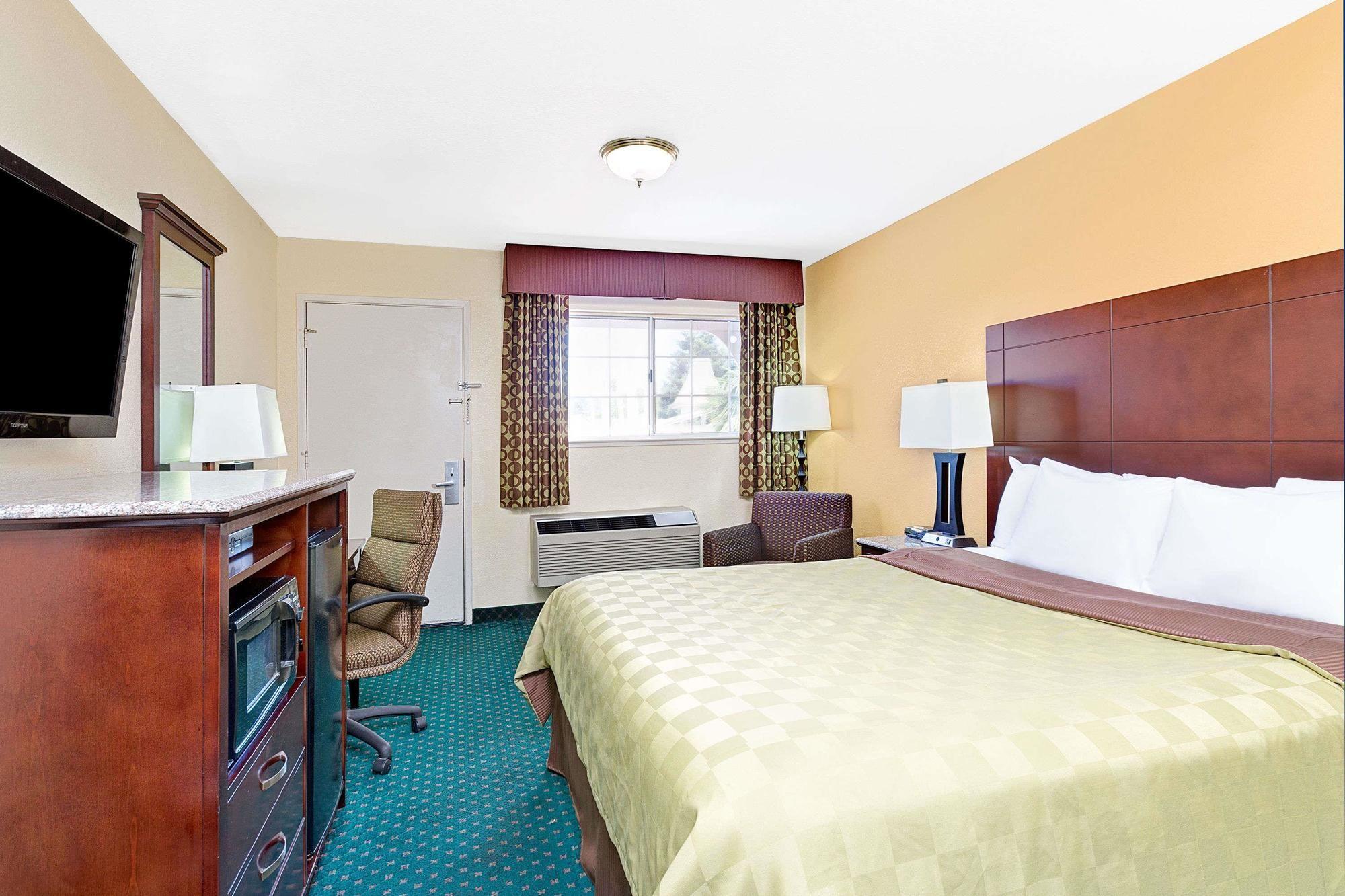 Habitación SureStay Hotel by Best Western Santa Cruz