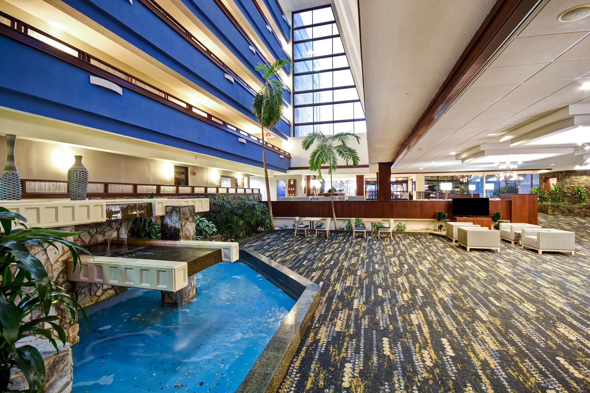 Vista Lobby DoubleTree by Hilton Hotel Augusta