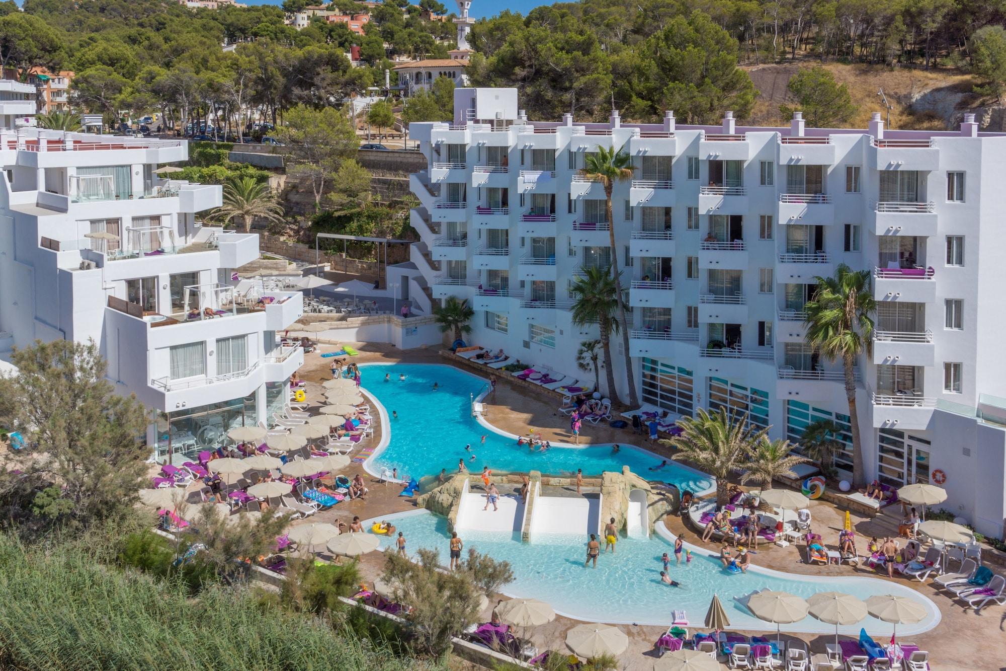 Playa FERGUS Style Cala Blanca Suites