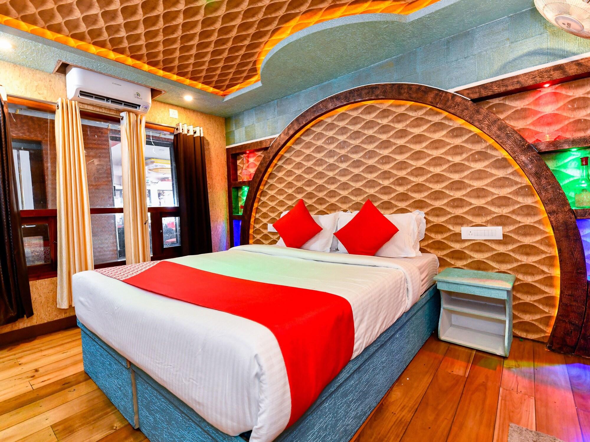 Varios OYO 22272 Houseboat Anugraha 8 Bhk