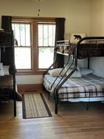 Alojamiento - 3 Bedroom • Farmhouse on Plum Creek • Wildlife • Quiet Getaway • Sleeps up to 10