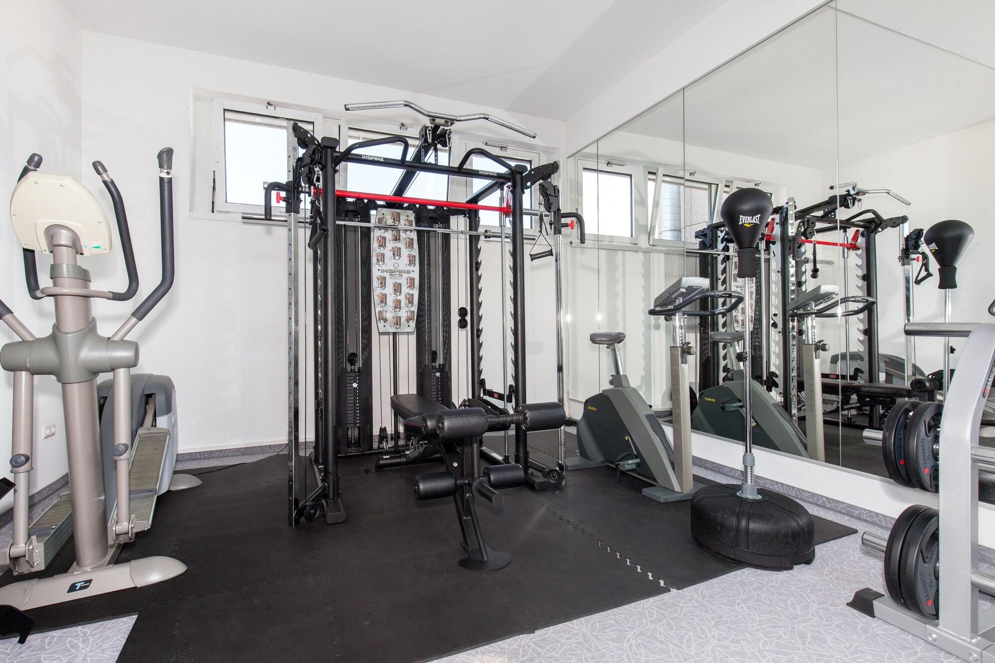 Gimnasio Paragon Apartments