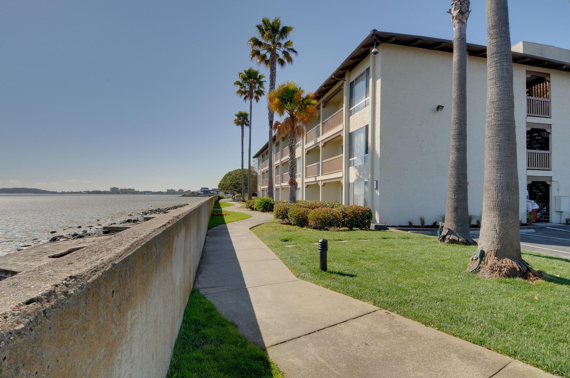 Vista Exterior Vagabond Inn Executive San Francisco Airport