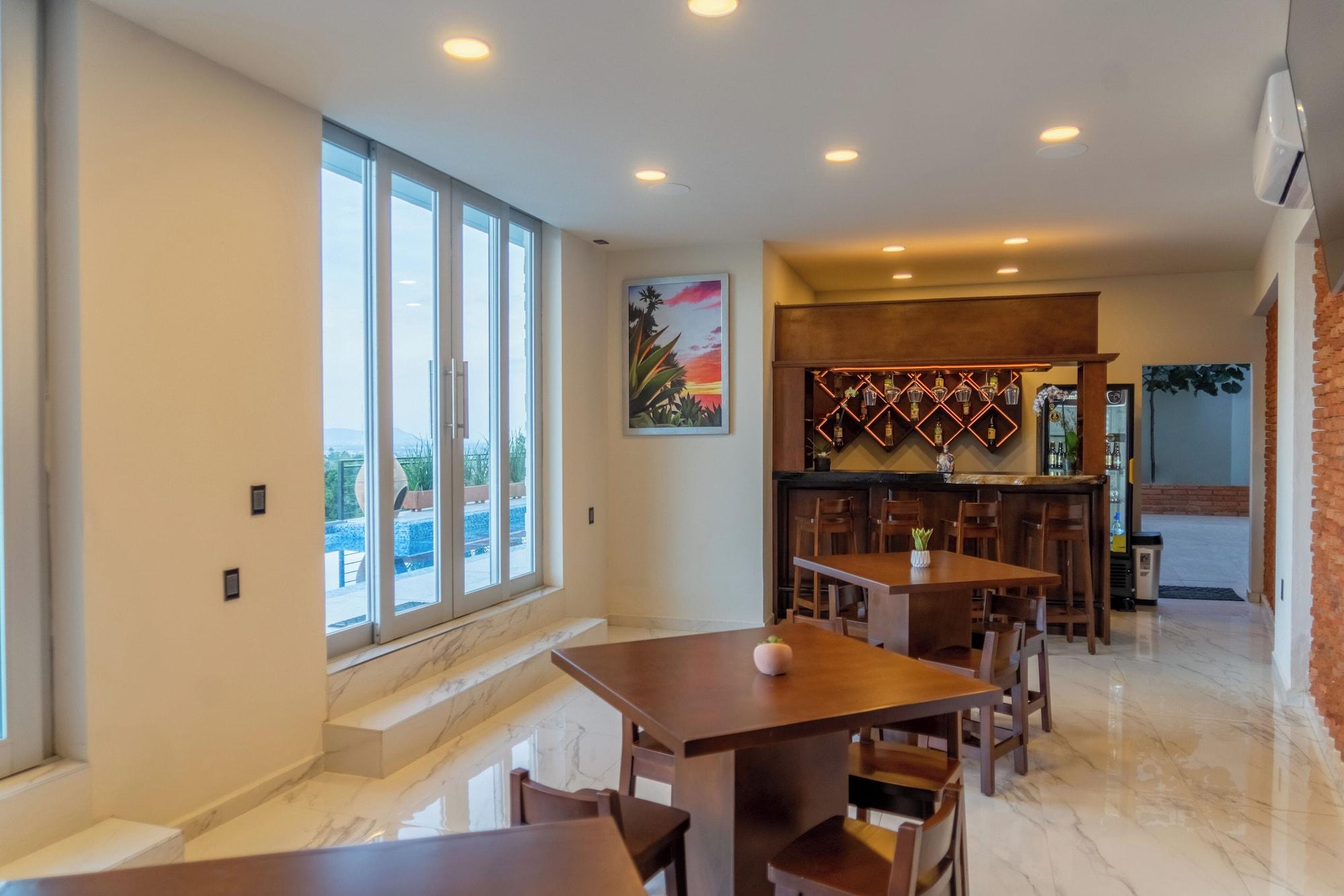 Bar/Salón Galerias Oaxaca Suites