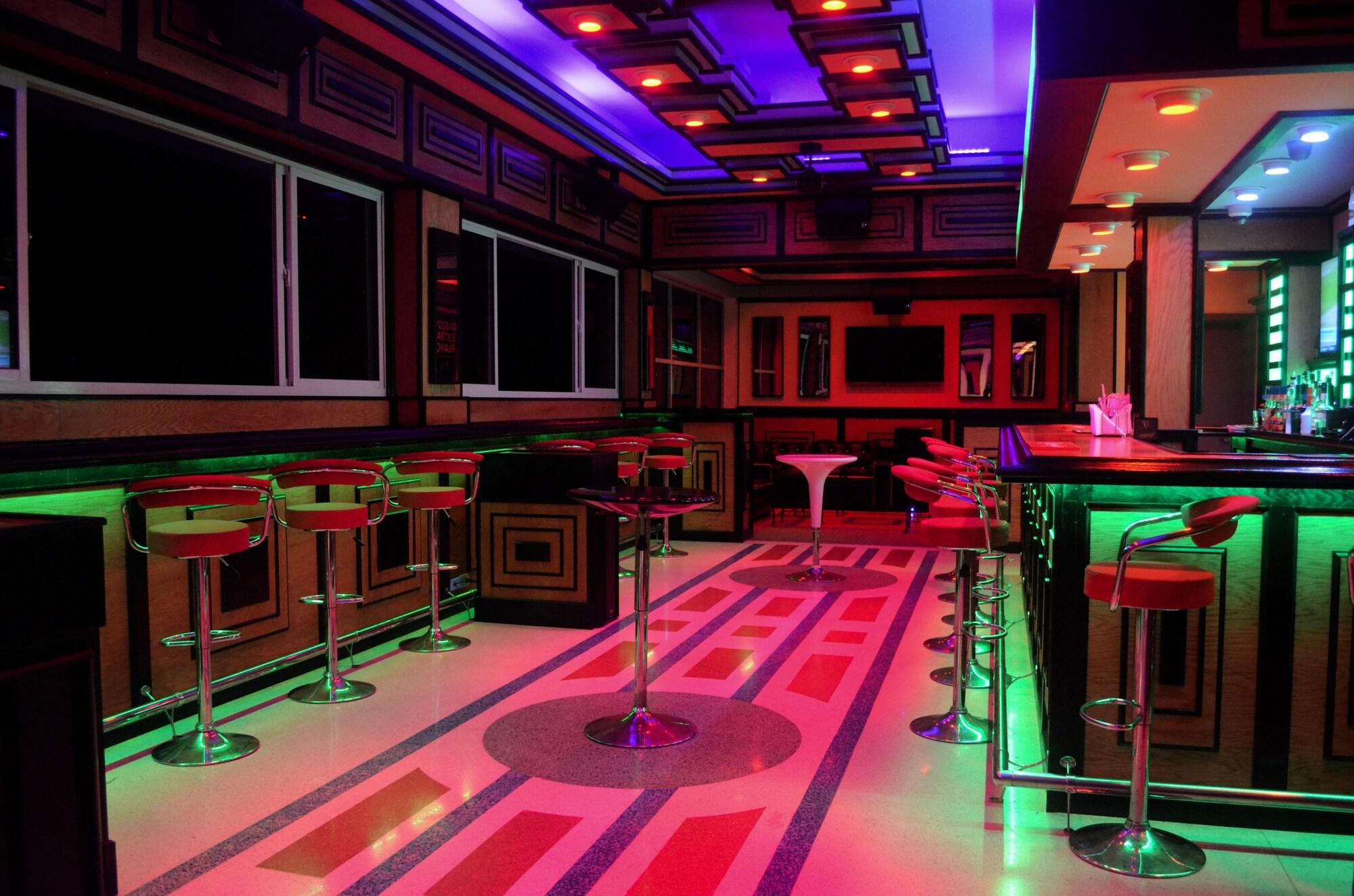 Bar/Salón Leisure Inn
