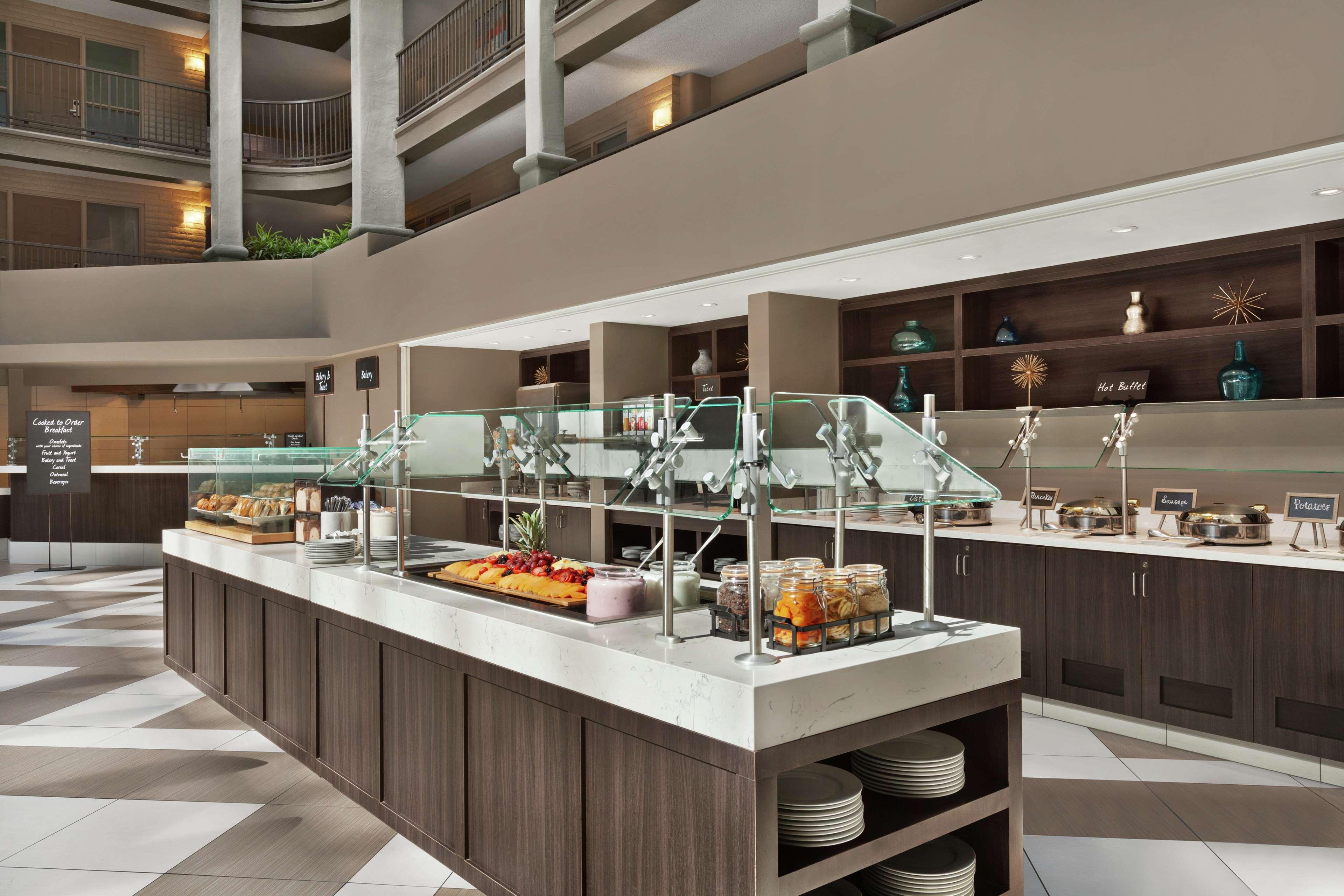 Restaurant Embassy Suites by Hilton Arcadia Pasadena Area