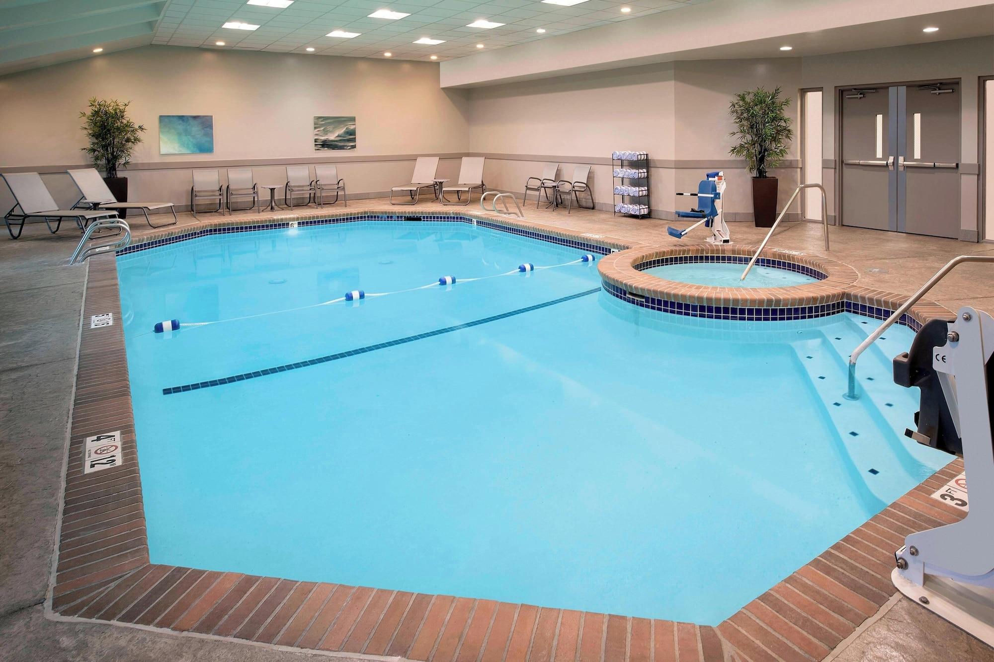 Vista Piscina Delta Hotels by Marriott Seattle Everett