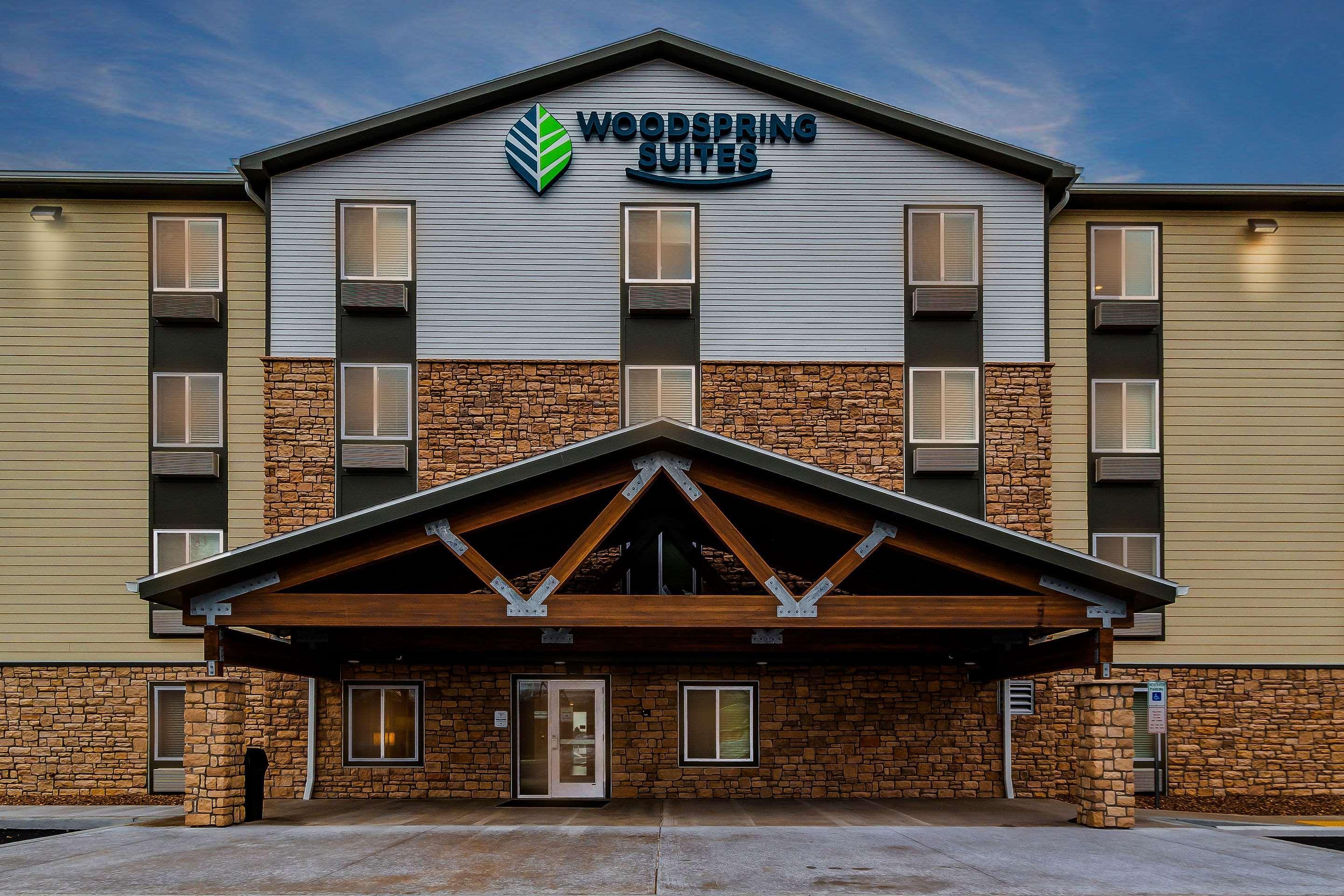 Vista Exterior WoodSpring Suites Harrisburg Linglestown