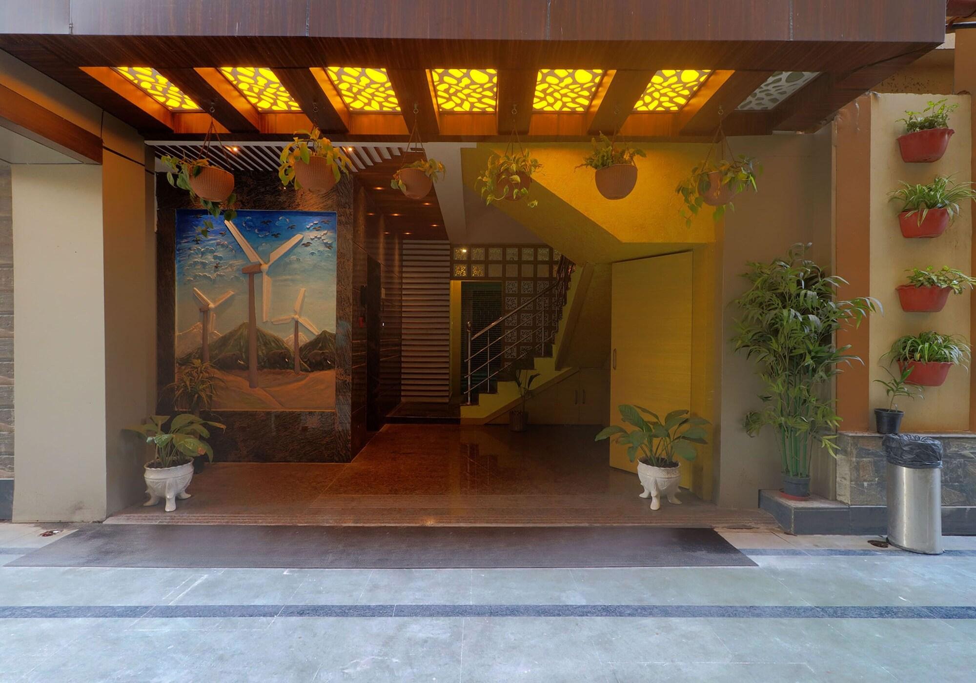 Vista Exterior Fabhotel Ganpati 2