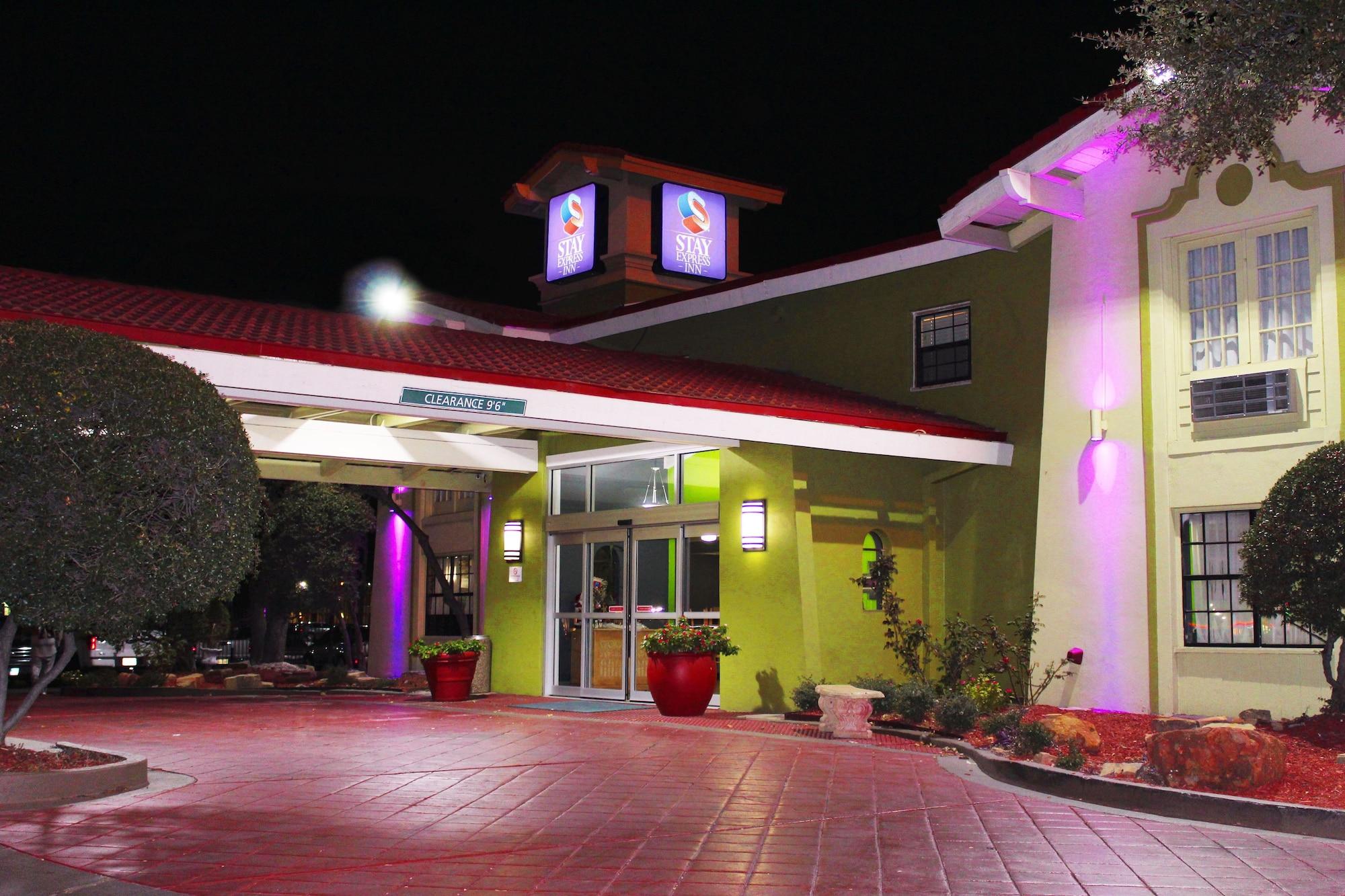 Vista Exterior Stay Express Inn Dallas - Fair Park / Downtown