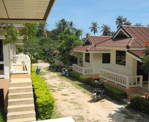 Vista Exterior Baan Saensook Villas