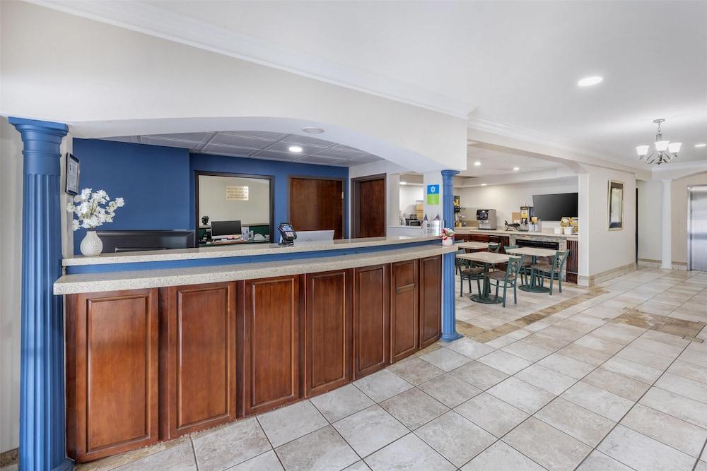 Vista Lobby SureStay Hotel by Best Western Morganton