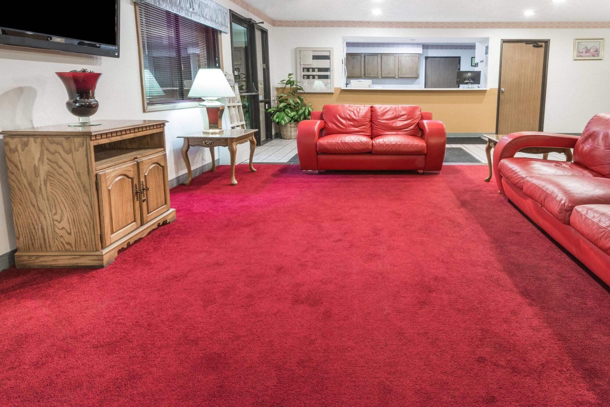 Vista Lobby Super 8 by Wyndham Front Royal Near Shenandoah National Park