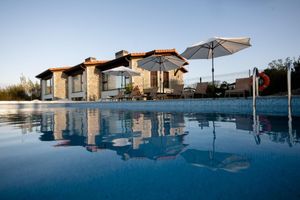 Alquiler Vacacional - Jesters of Pria Rural Apartments. Fit 2. Pool and sea views.