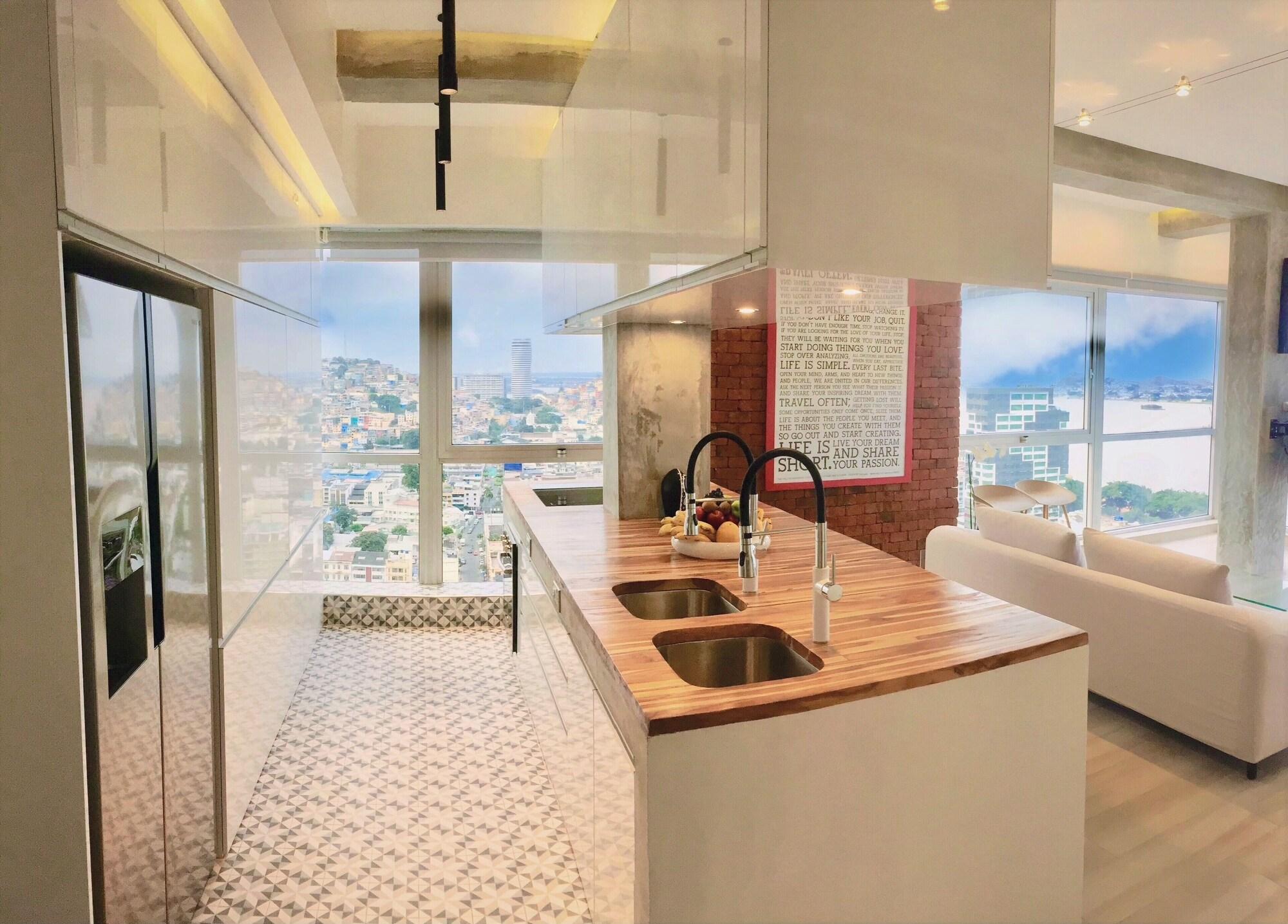 Equipamiento de Habitación DELUXE HIGHRISE RIVER & CITY VIEW FLATS GYE