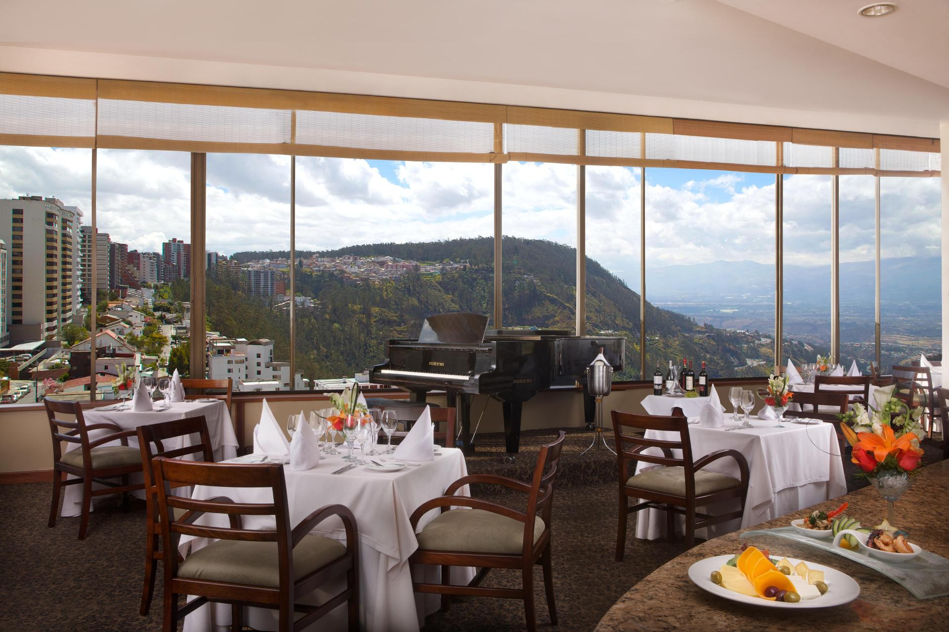 Restaurant Hotel Quito by Sercotel