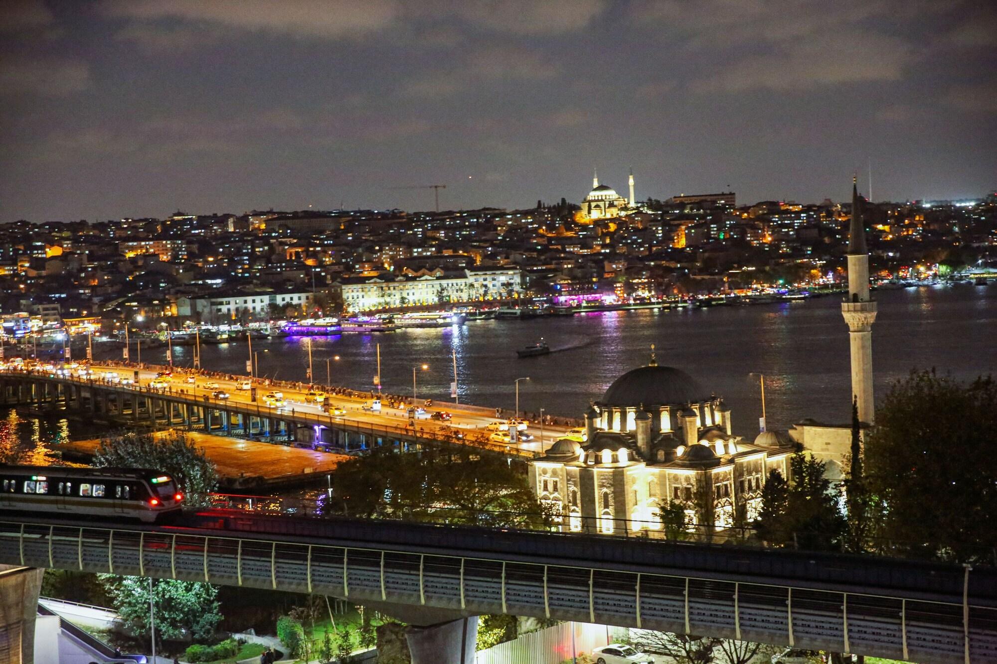 Vista da fachada The Halich Hotel Istanbul Karakoy