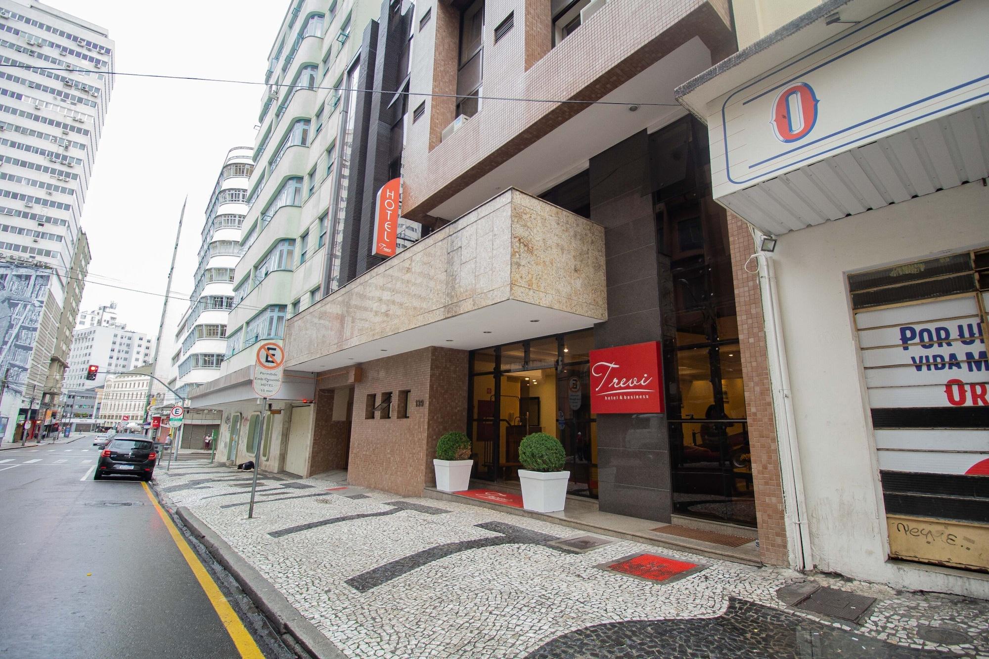 Vista Exterior Trevi Hotel & Business