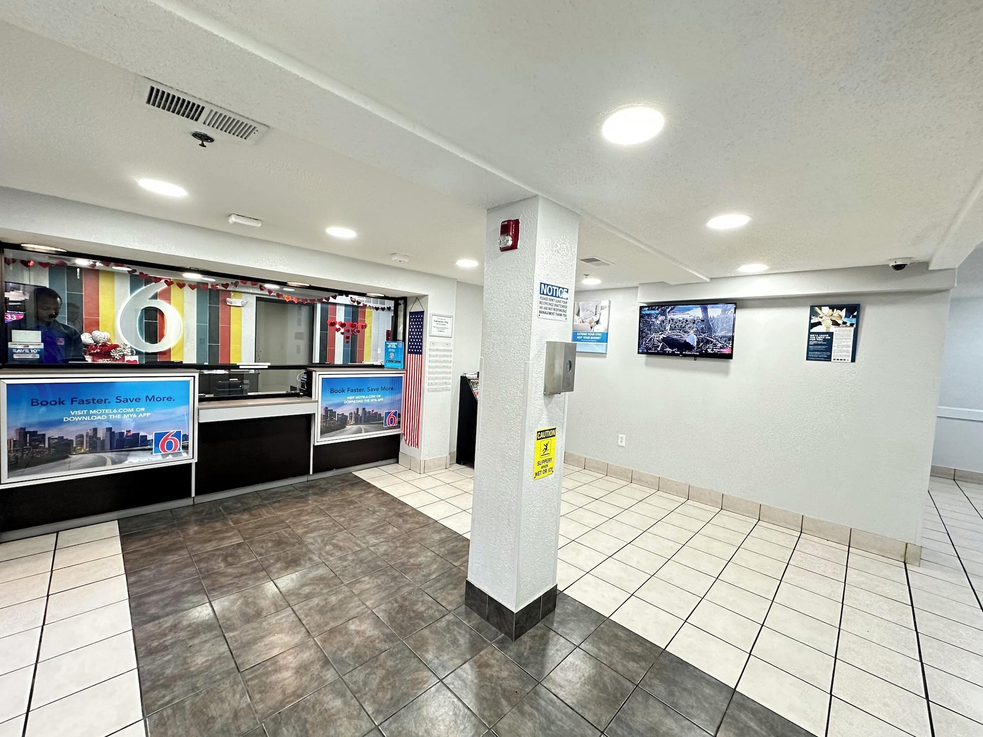 Vista Lobby Motel 6 Springfield, VA - Washington DC Southwest