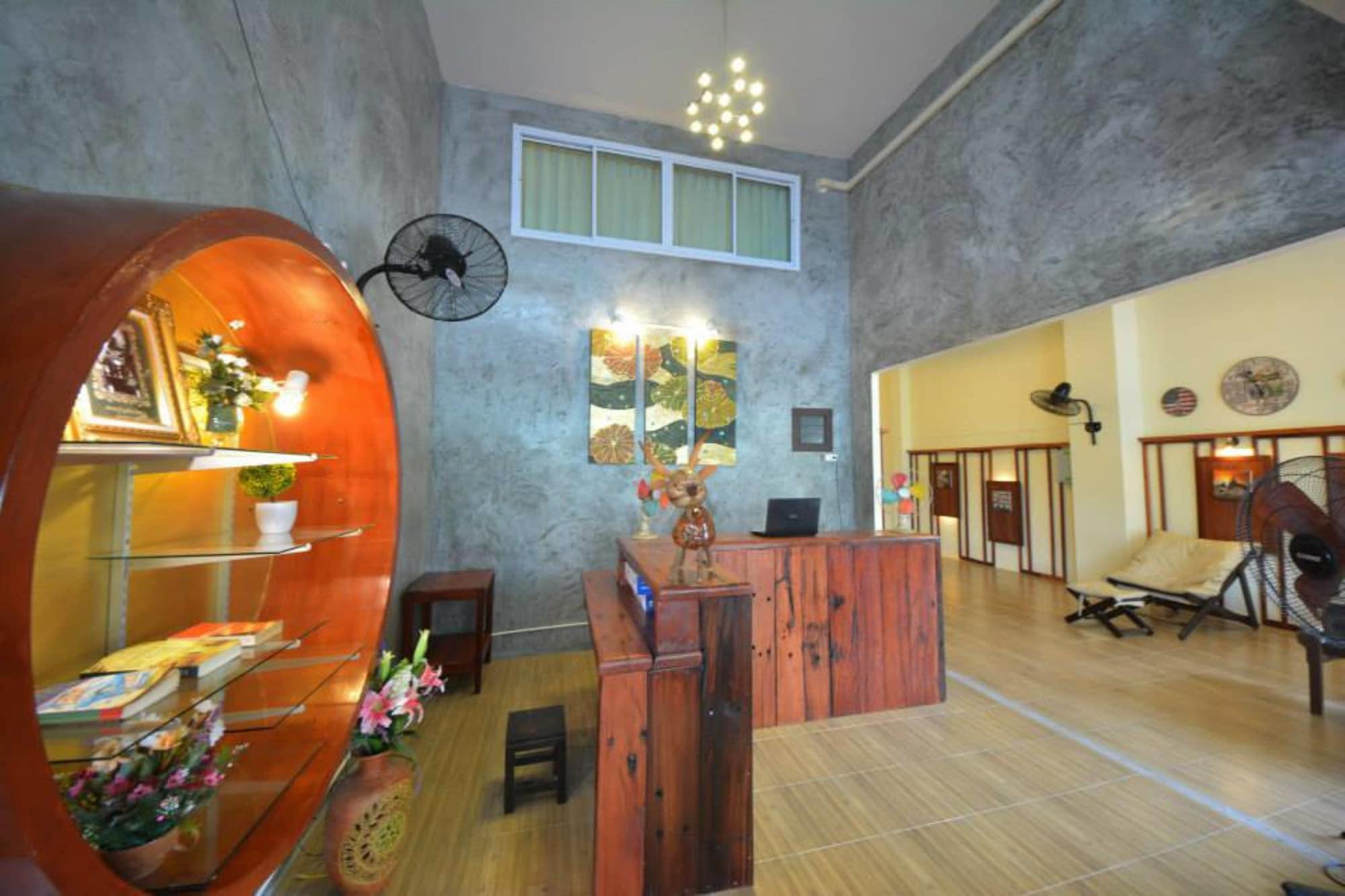 Varios Phangan Barsay Hostel