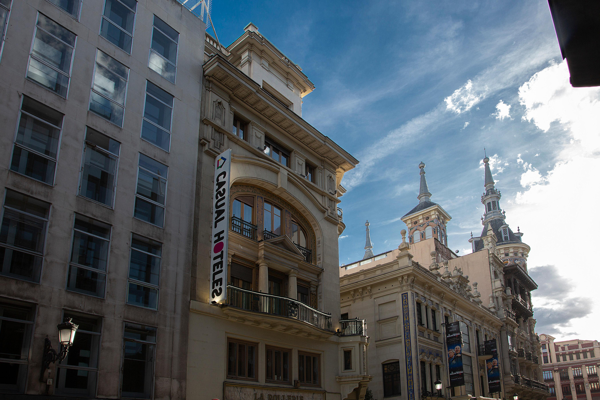 Vista Exterior Casual del Teatro Madrid Hotel