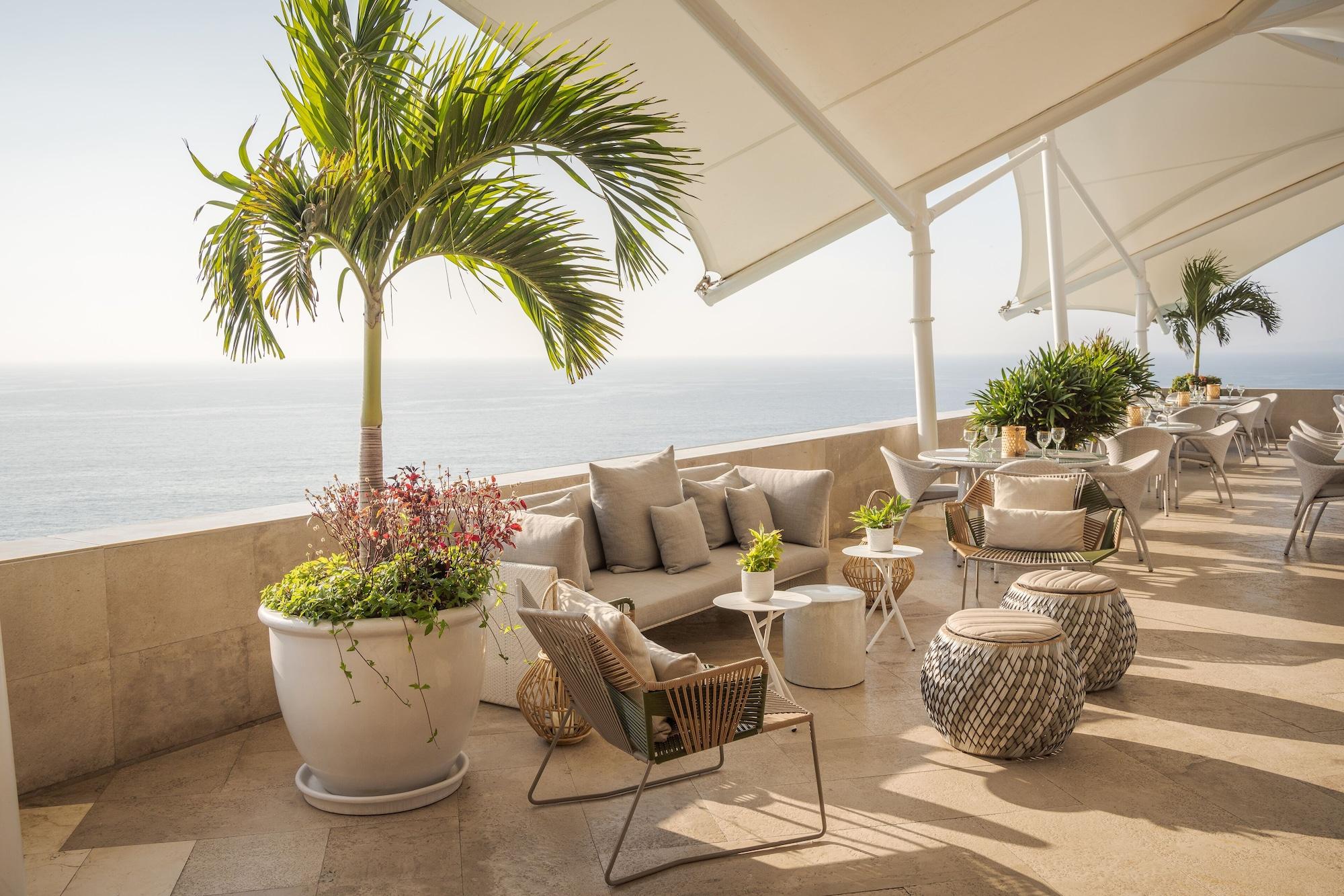 Restaurant Maxwell Residences at Indah