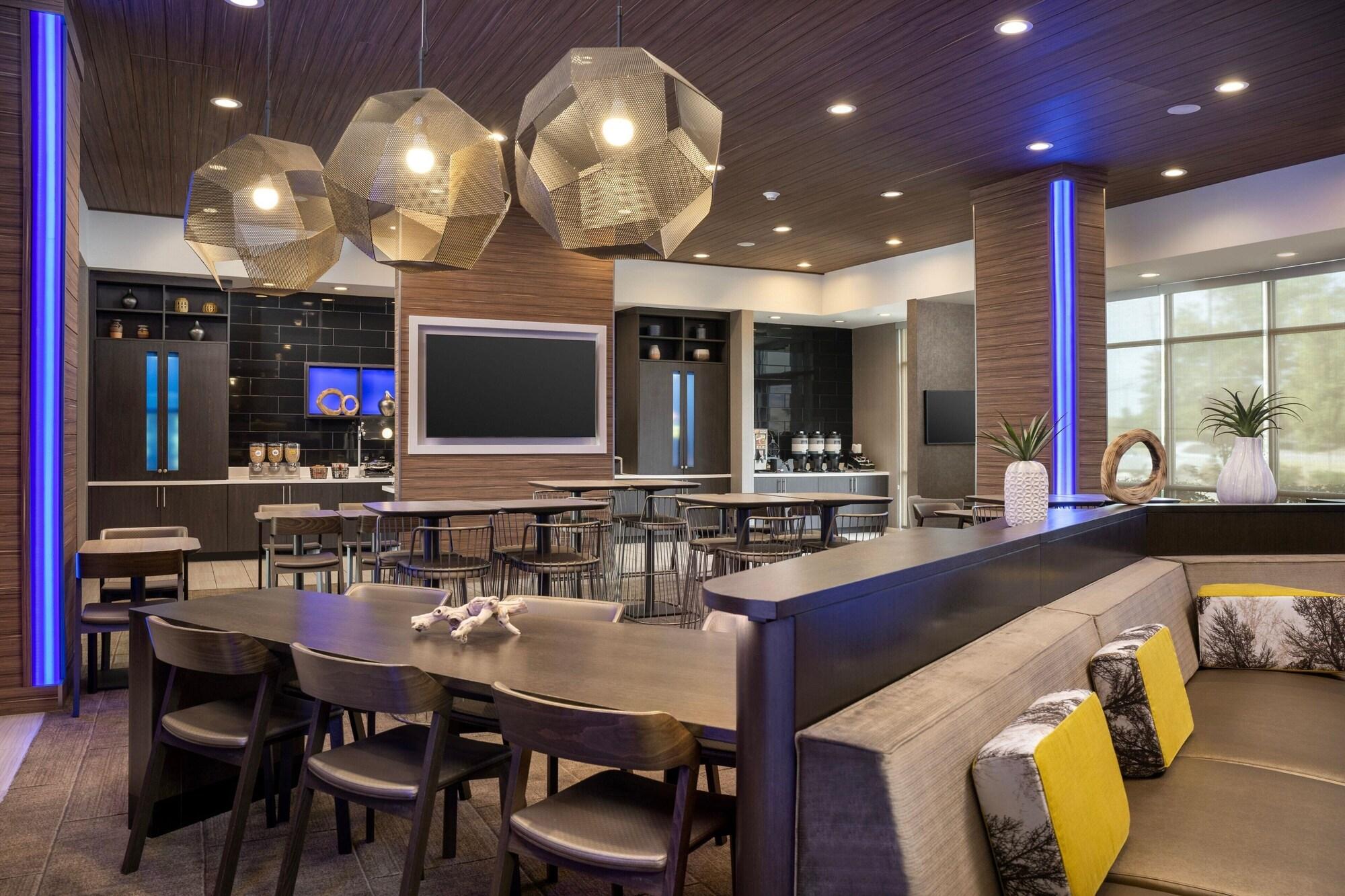 Vista Lobby SpringHill Suites by Marriott Birmingham Gardendale