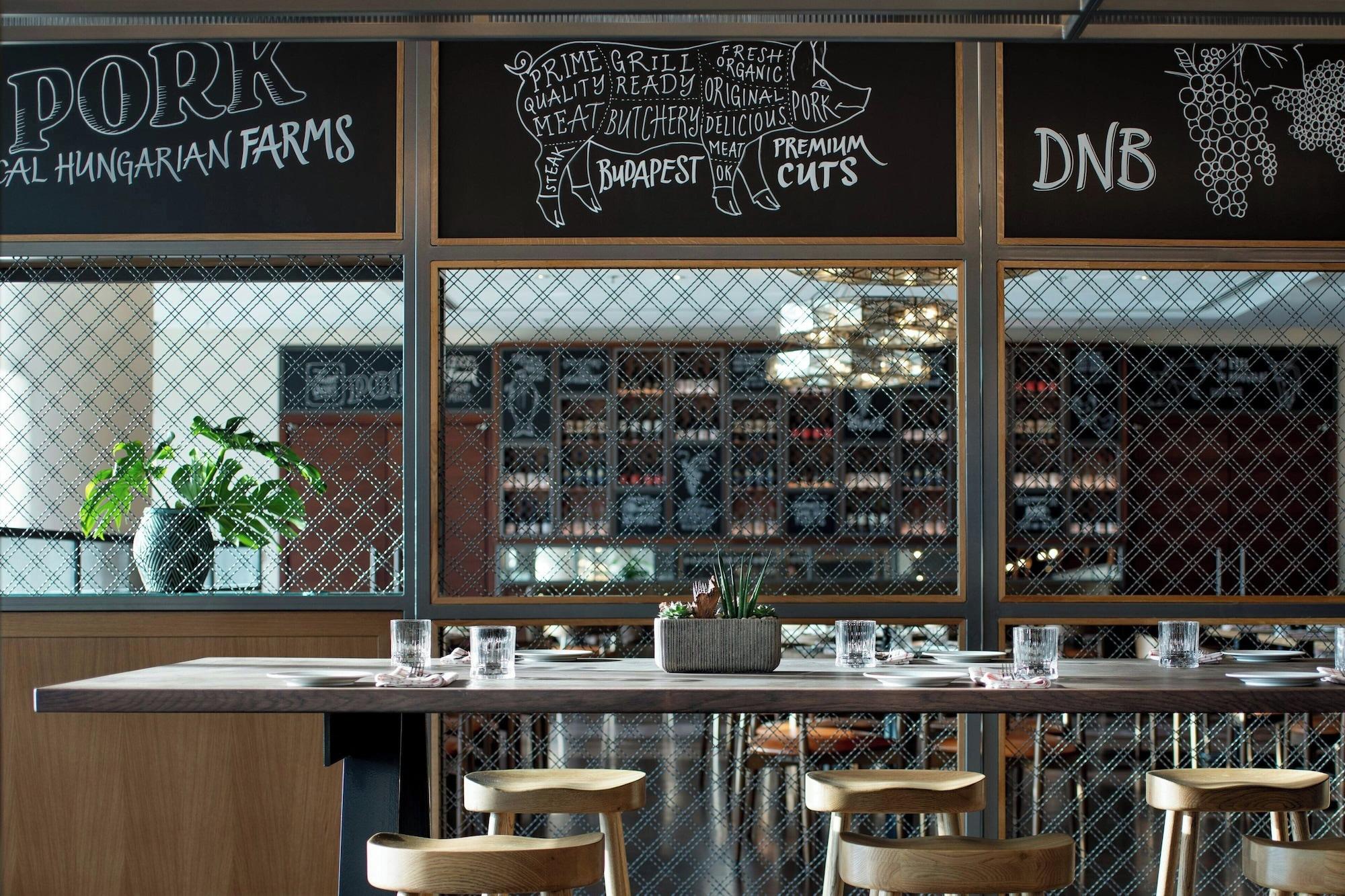 Restaurant Marriott Executive Apartments Millennium Court